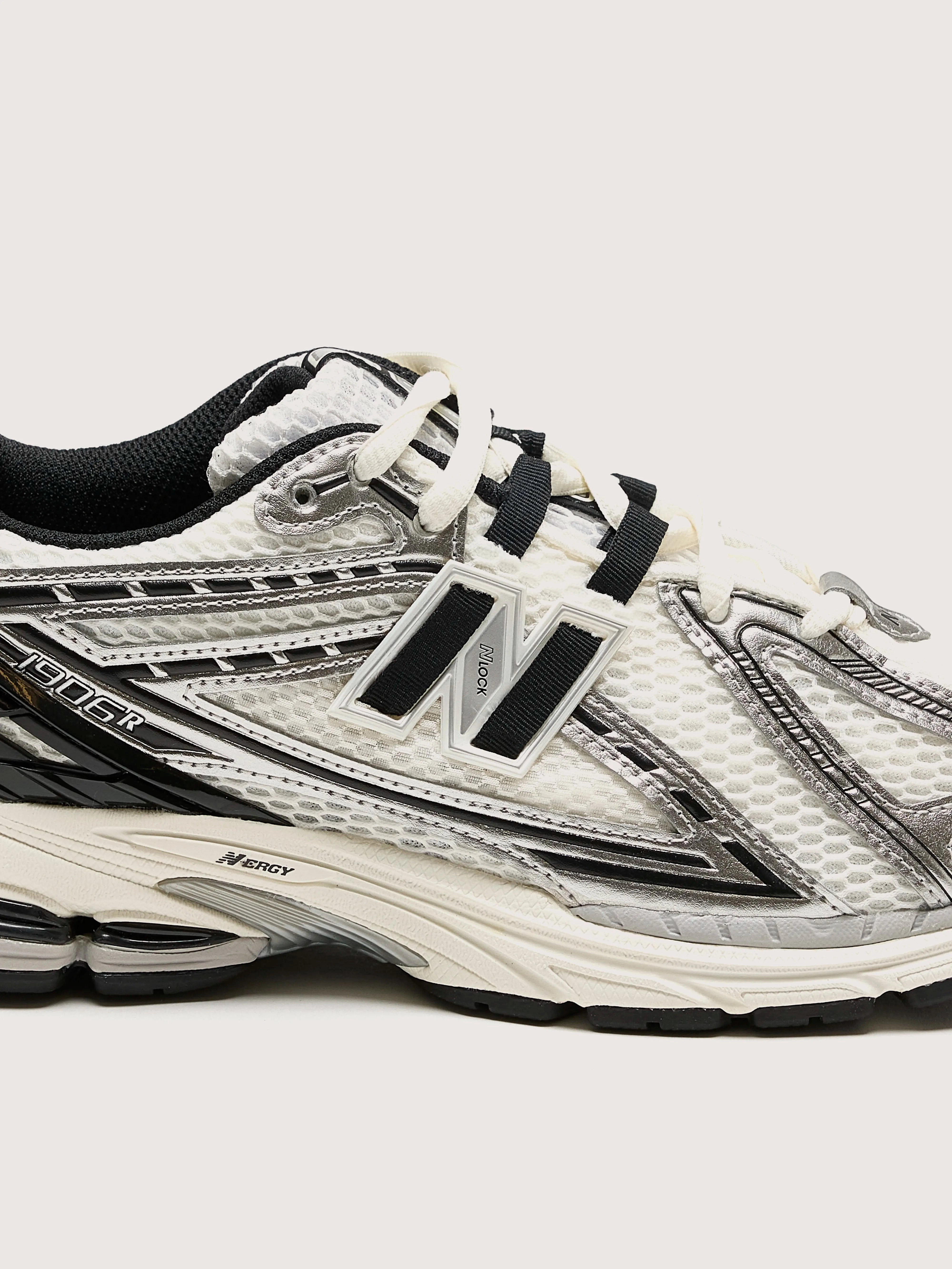 running during sunrise running with a smooth outsole 1906R for Men (242 / M / GREY)