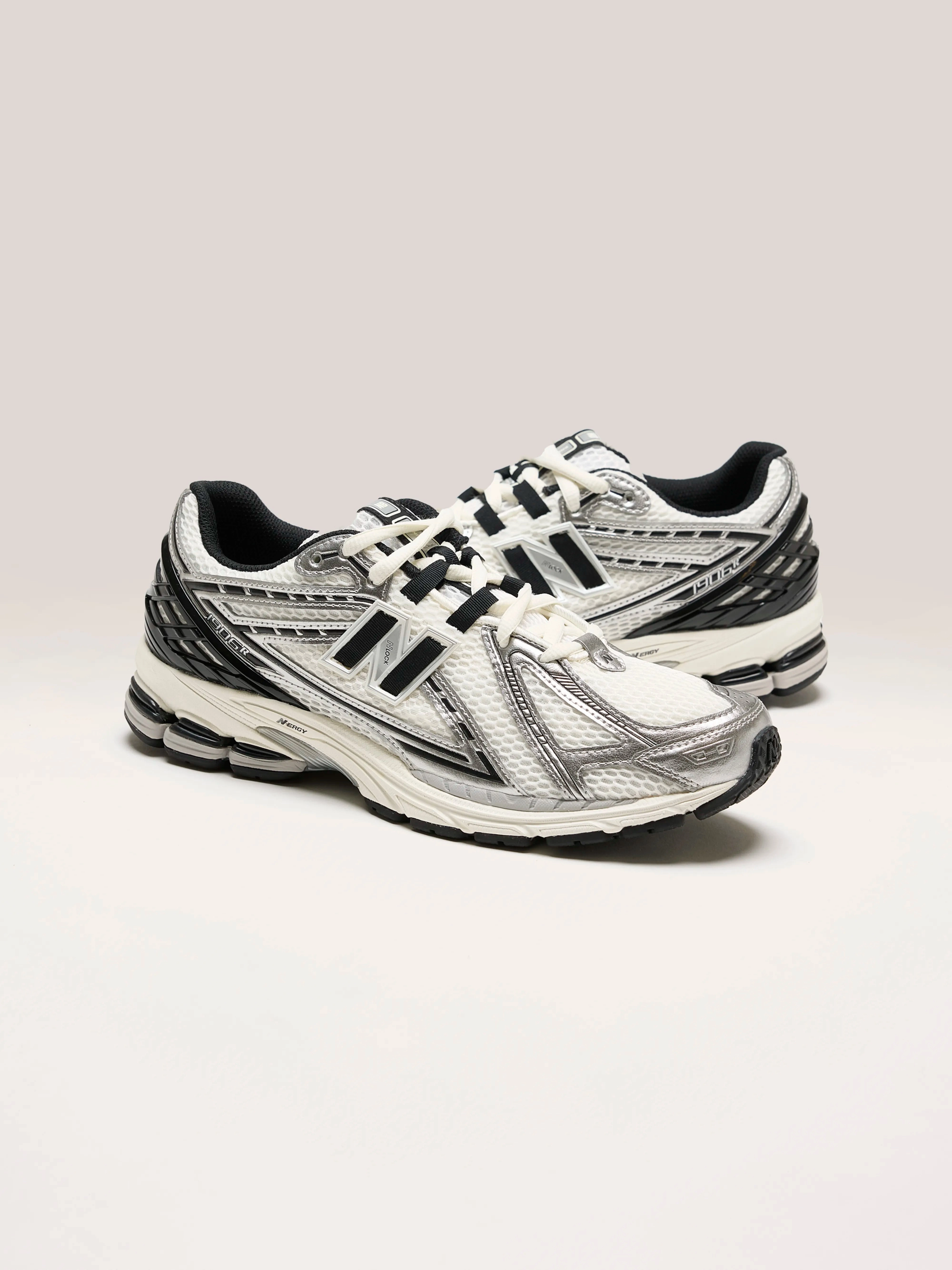 1906R for Men (242 / M / GREY) chunky shoes