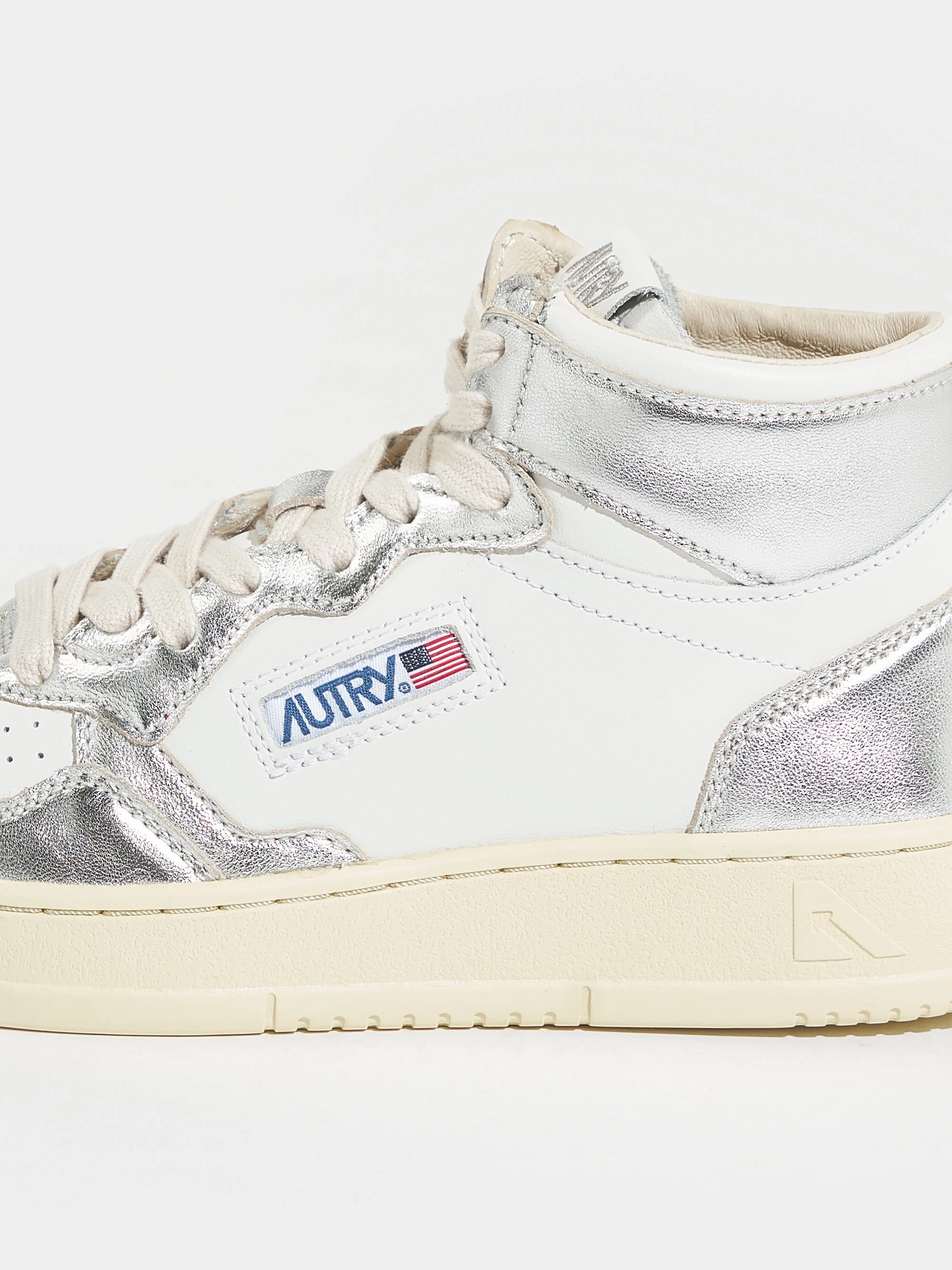 Variable Lug Pattern Medalist Mid Bicolor for Women (251 / W / SILVER)