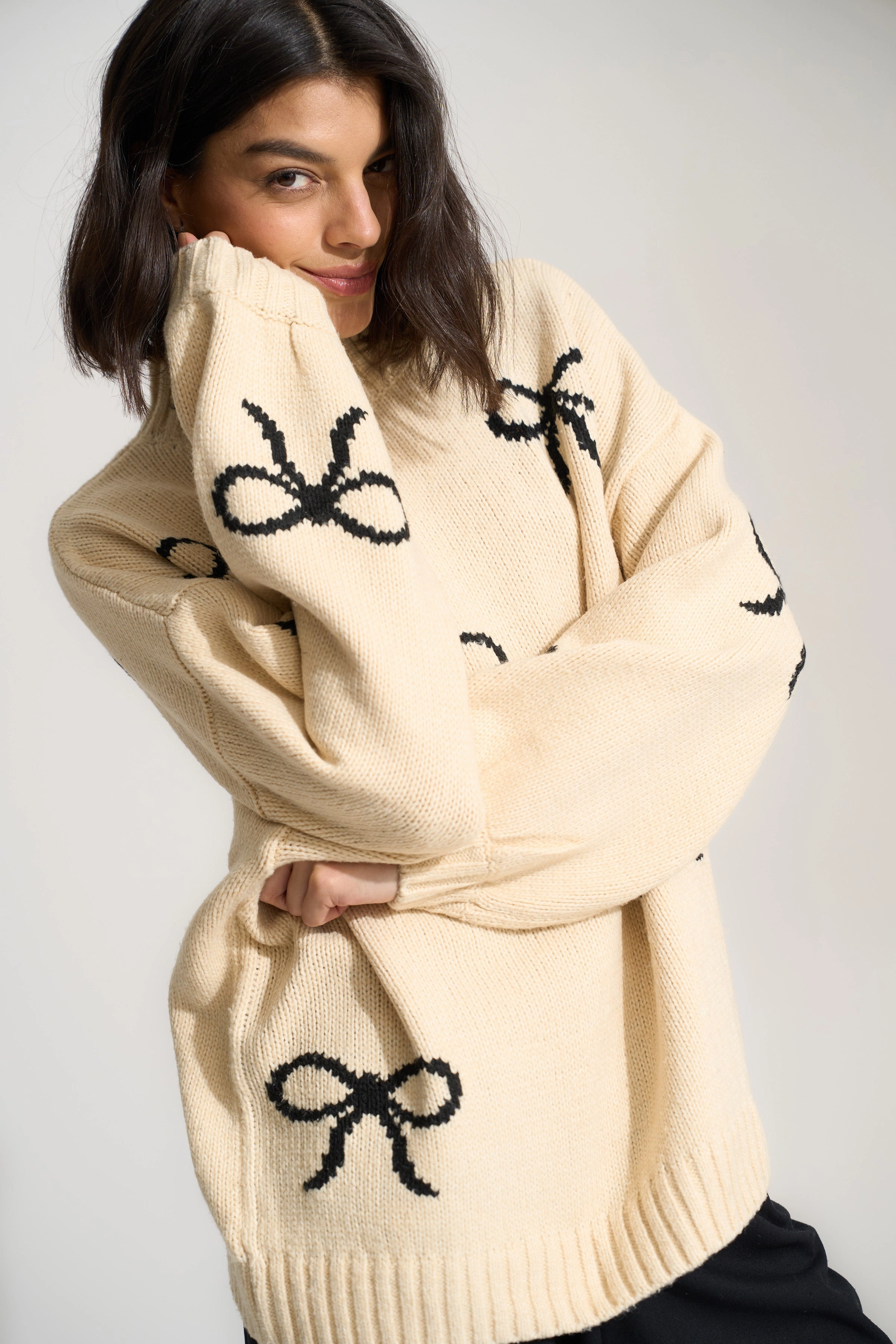 Bellamy Pullover - Creme Bow Thermal Insulation Technology Seasonal Wear