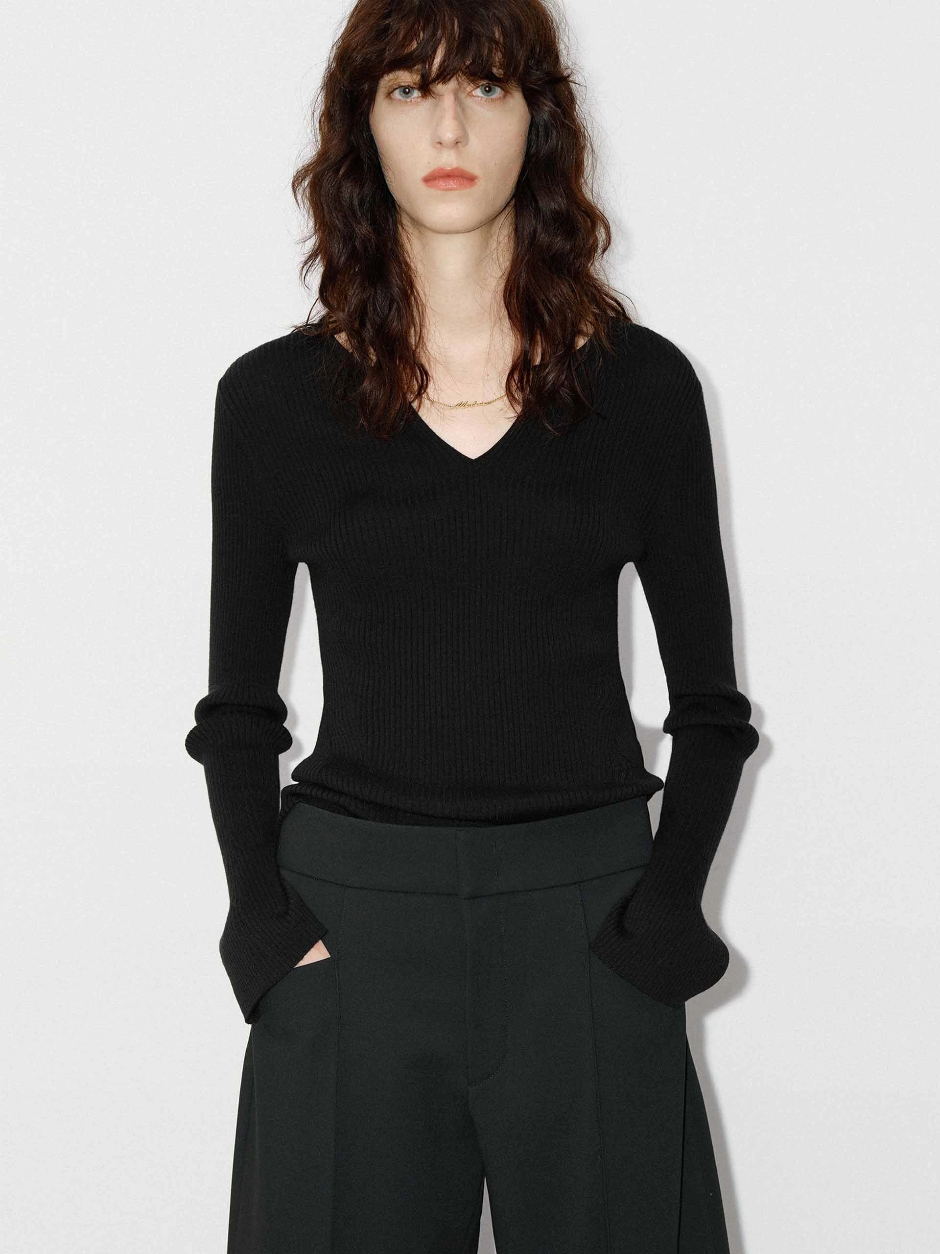 Layered Fit V-neck Wool Knit Sweater