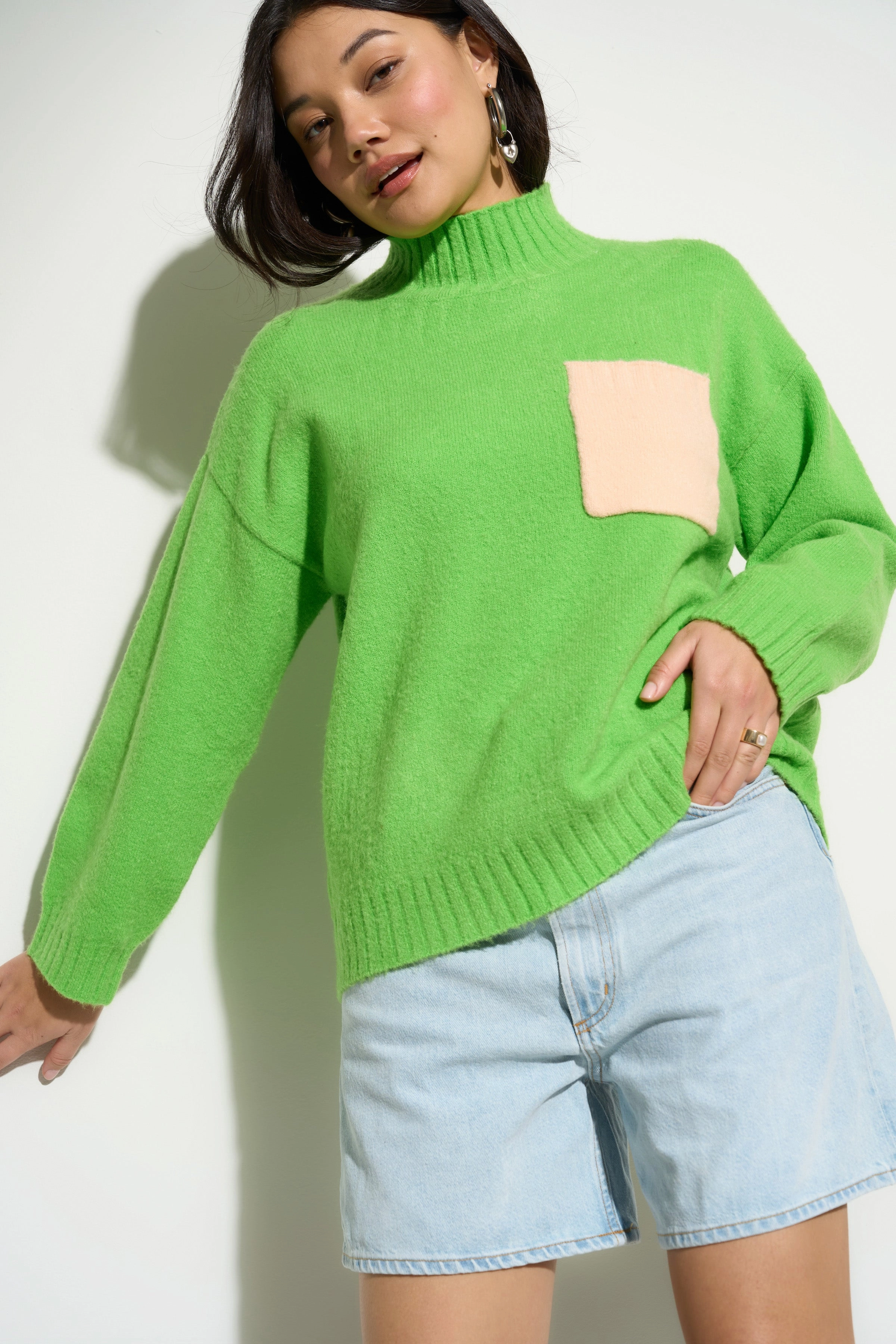 Bradley Oversized Turtleneck - Green Chilly Day Essentials