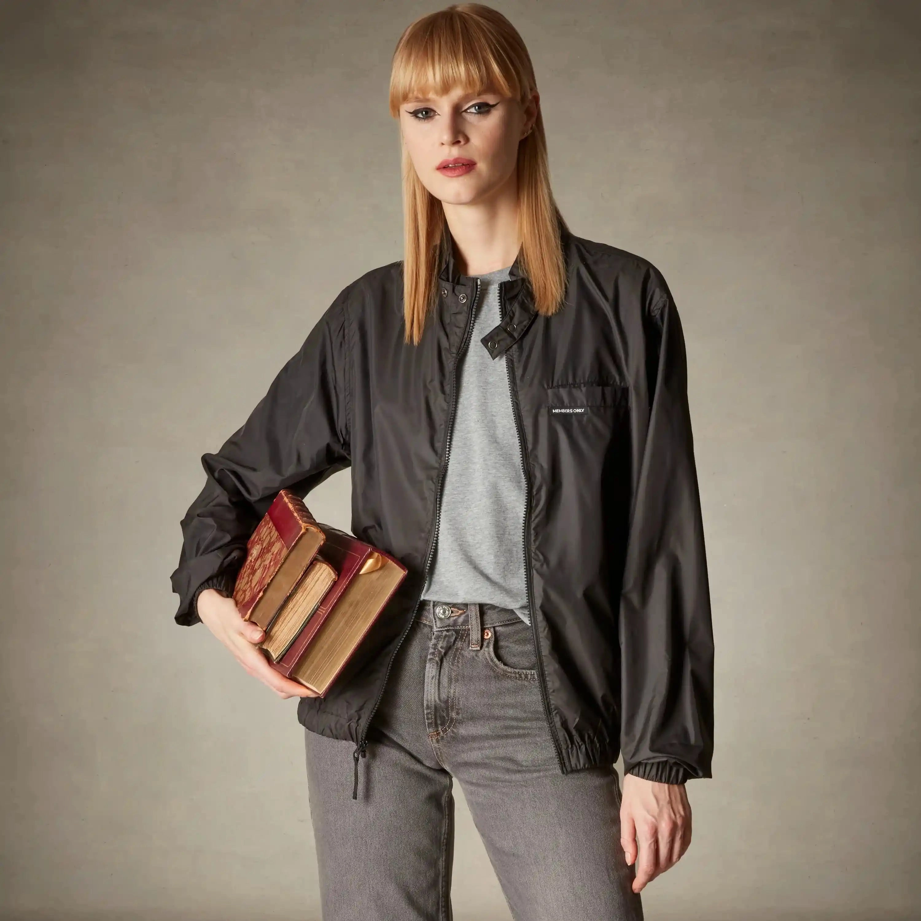 Women's Oversized Packable Windbreaker Jacket Raglan Sleeve Construction