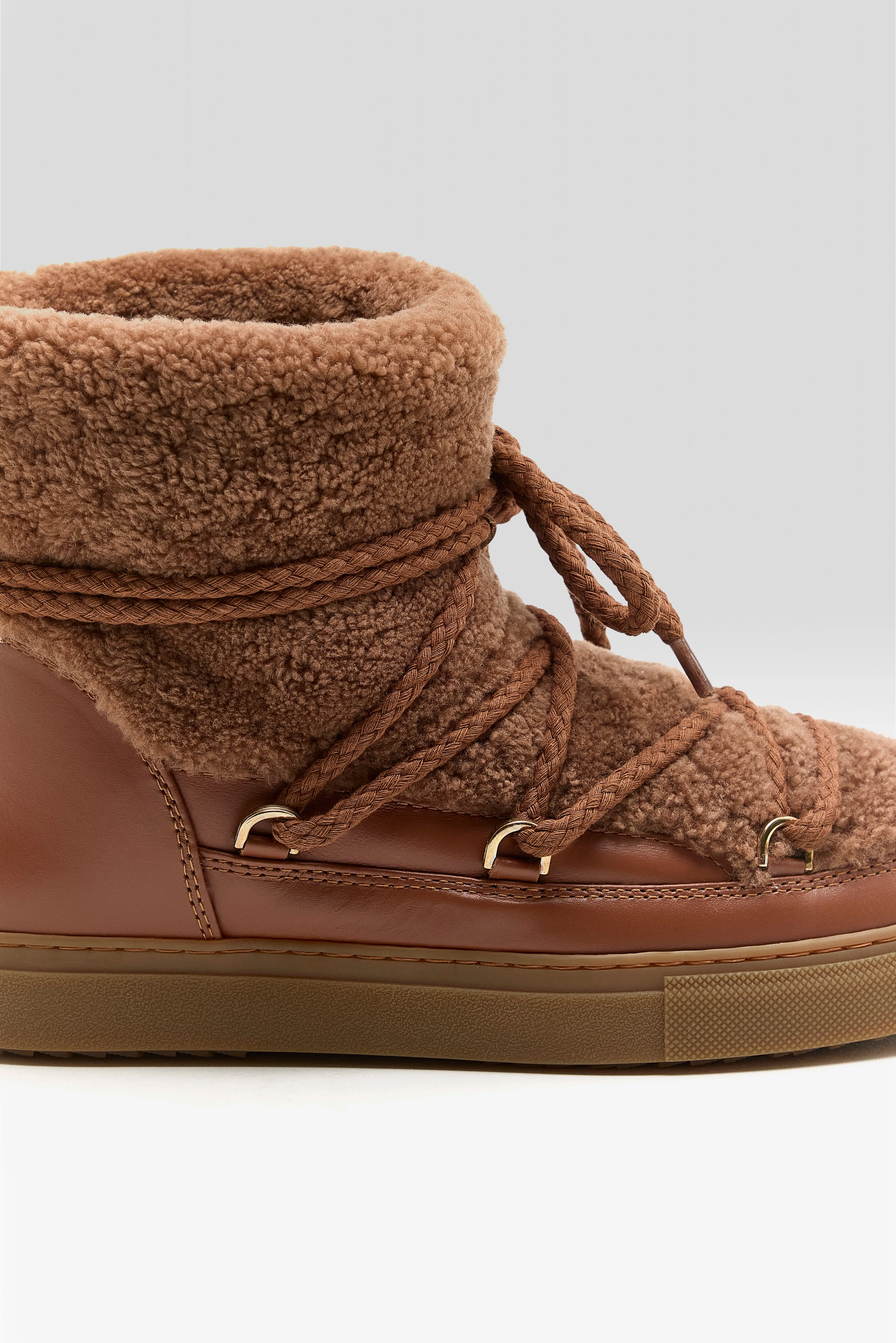 Curly Boots (252 / W / BROWN) Secure Strap