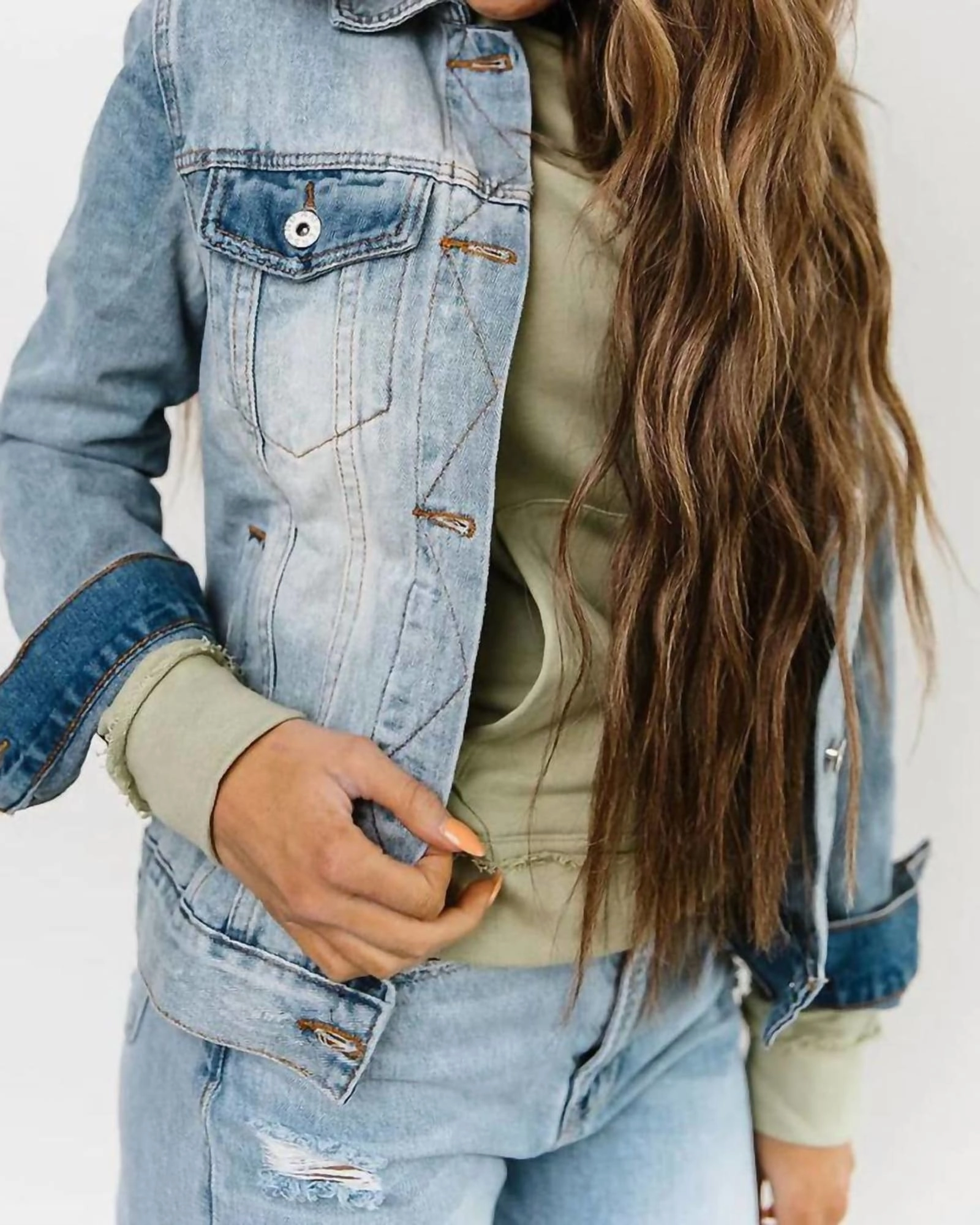 Short-sleeved Seamless Integration Denim Jacket in Light Wash | Light Wash