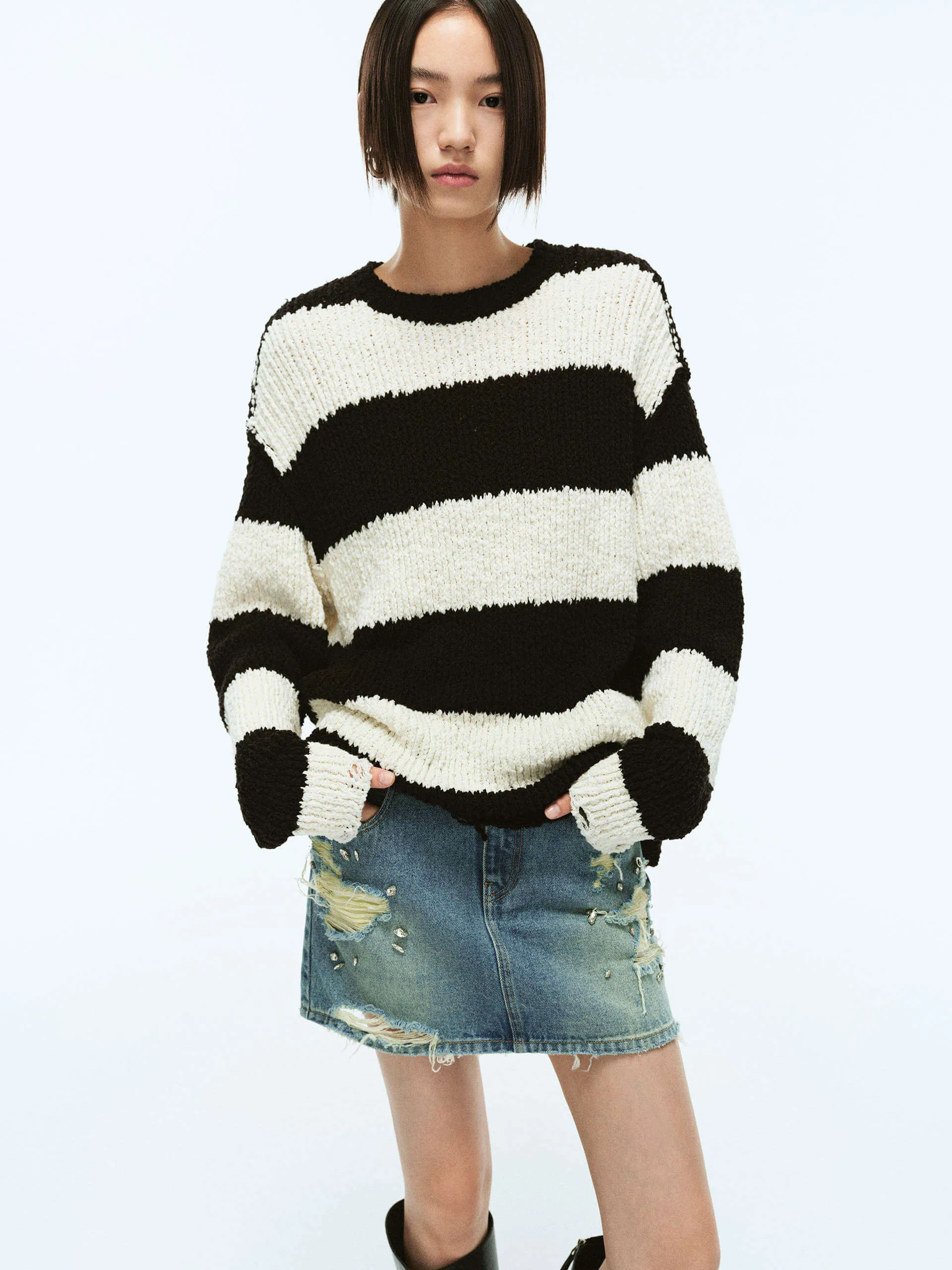 Distressed Detail Loose Sweater Minimalist Fit Chill Comfort Design