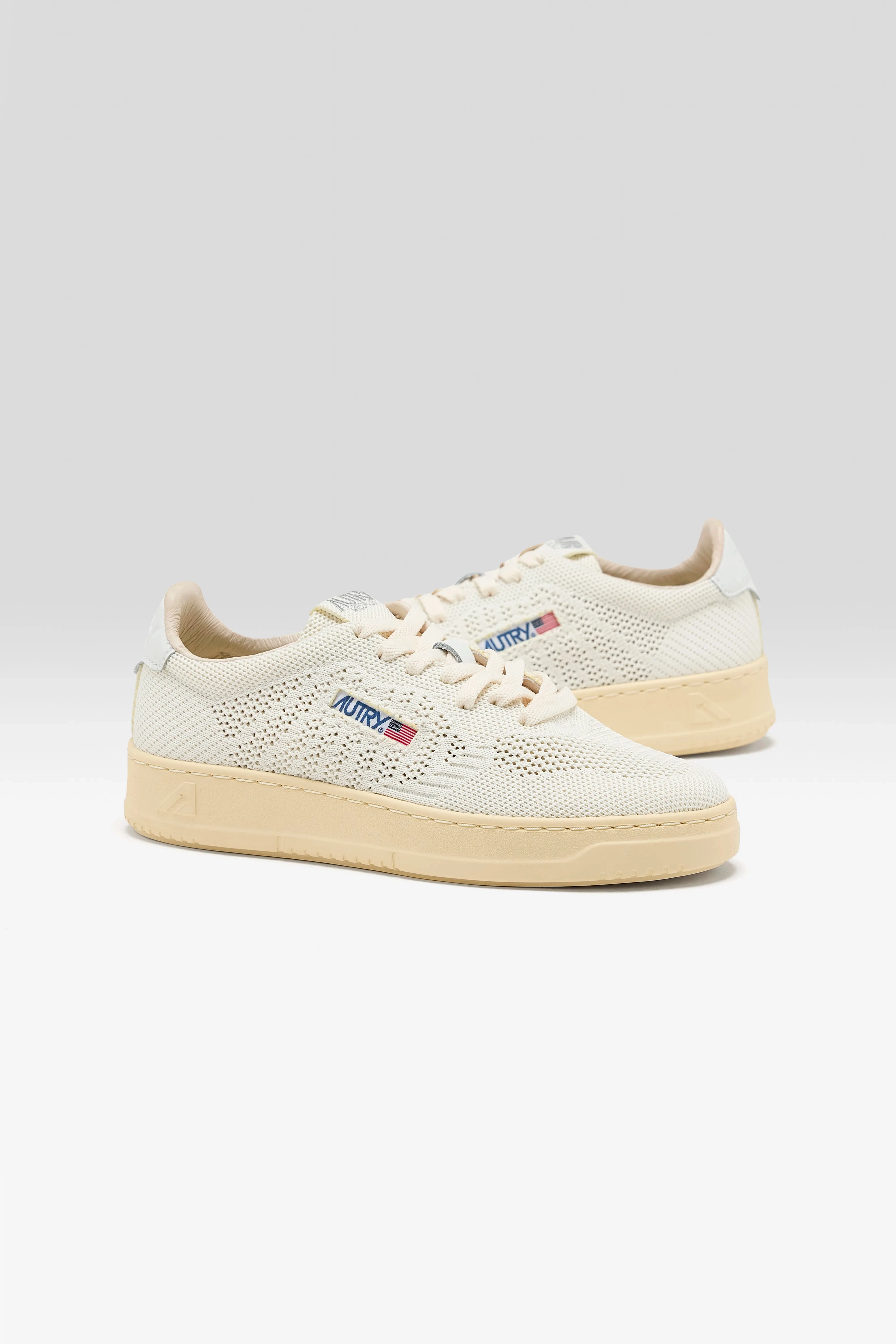 mid - range shoes Training Day Easeknit Medalist Low for Women (251 / W / IVORY)