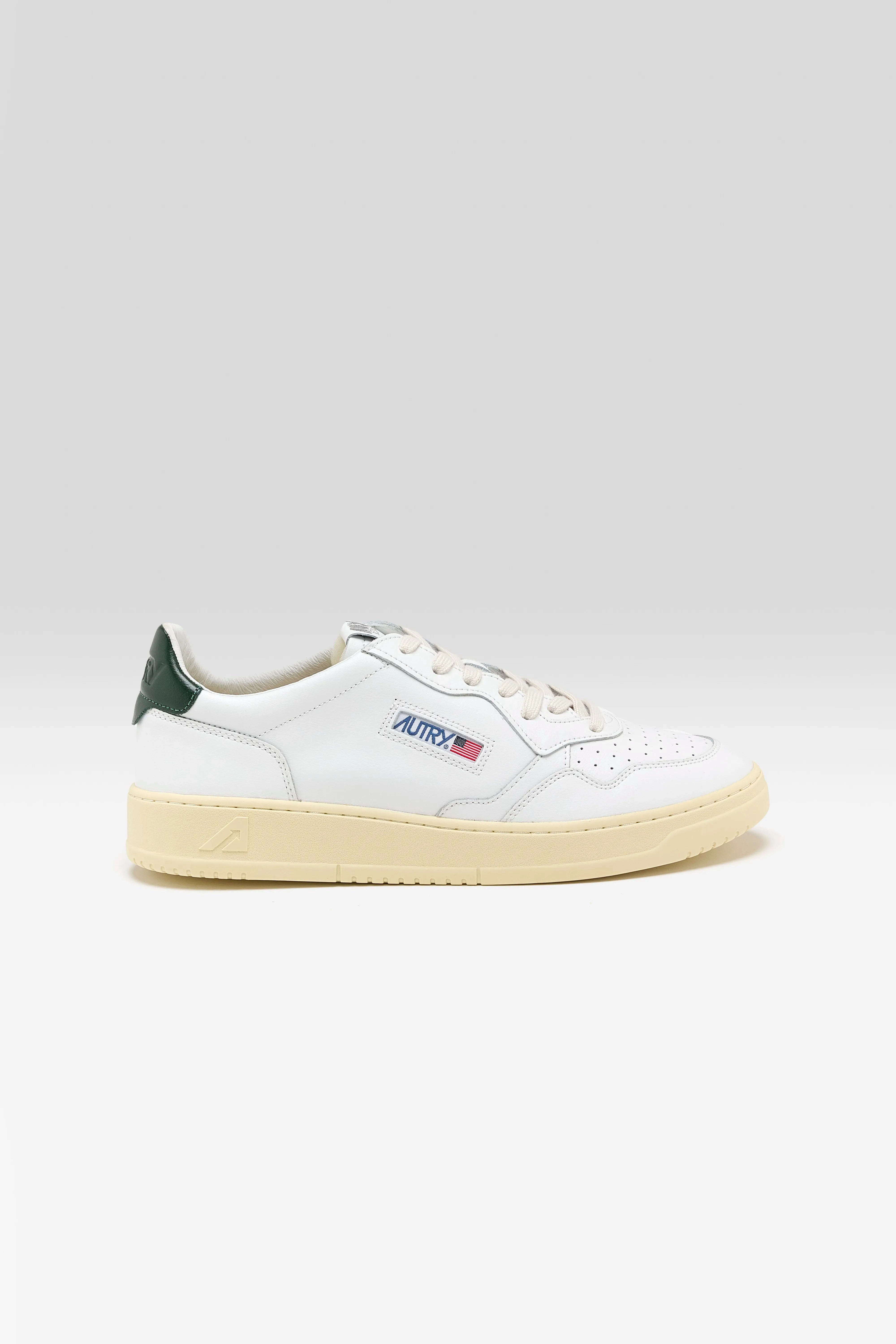 Medalist Low for Men  (252 / M / WHITE) easy - to - store shoe advantage