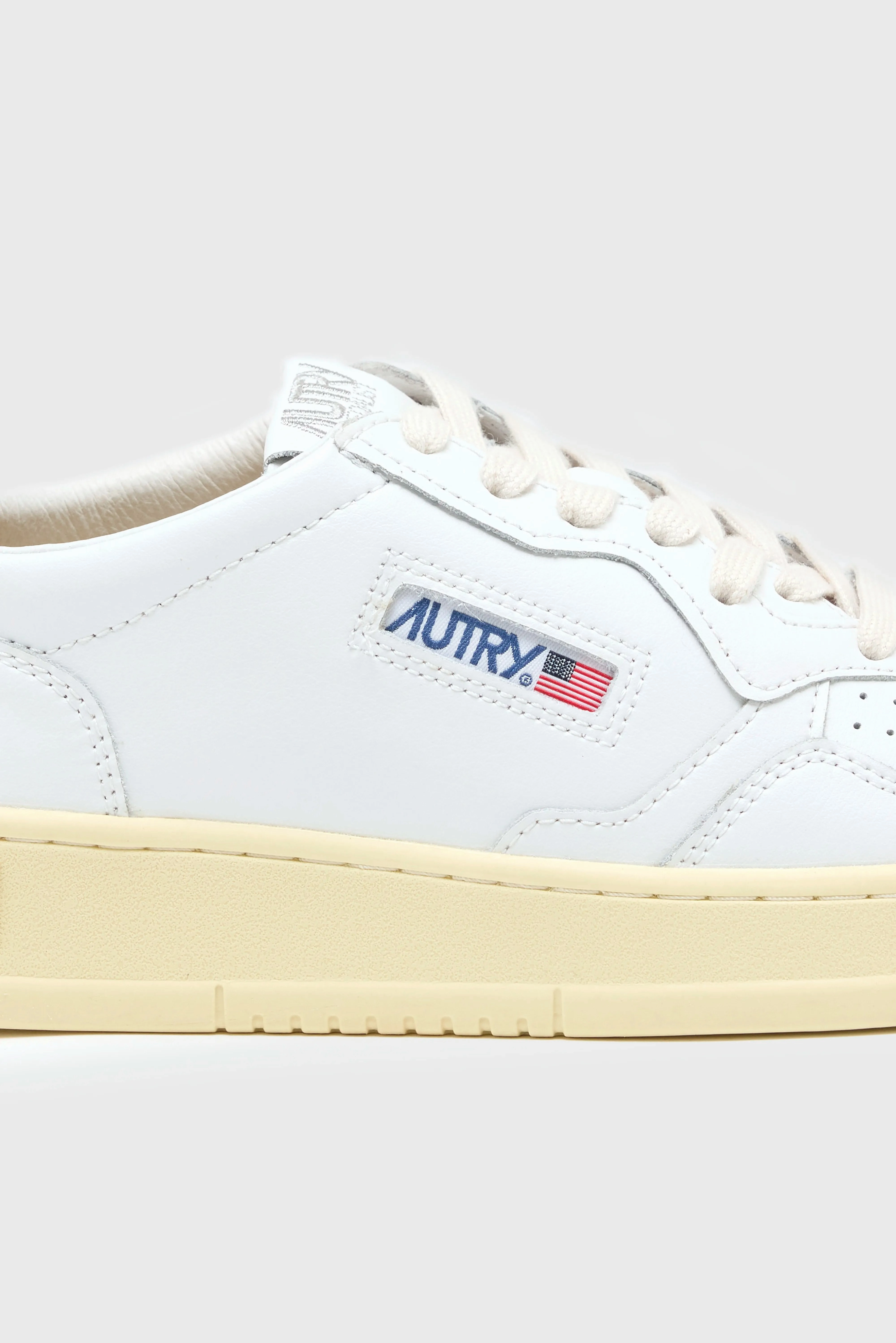 Medalist Low for Women (251 / W / SILVER) toe box support