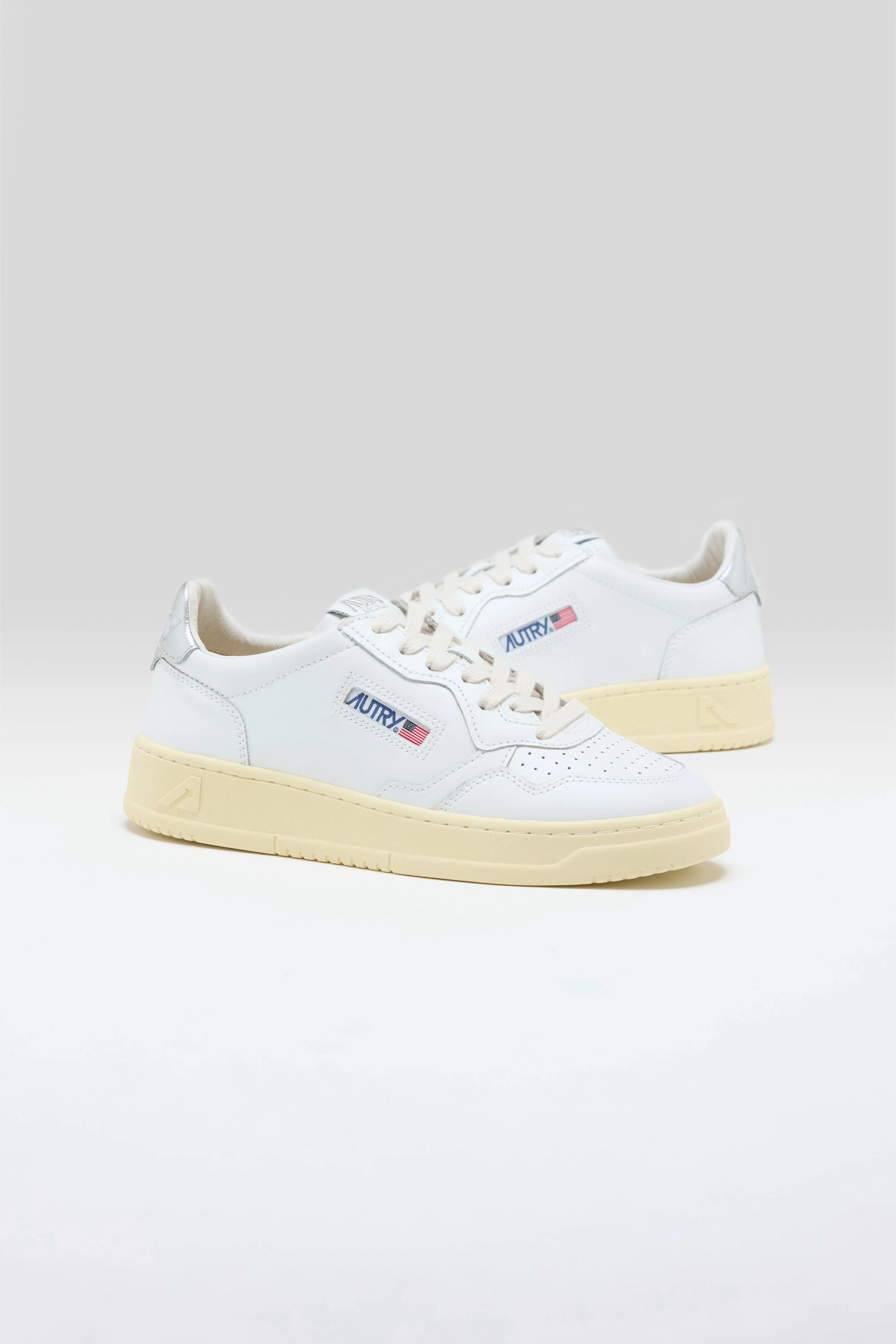 Medalist Low for Women (251 / W / SILVER) marathon runners' shoes