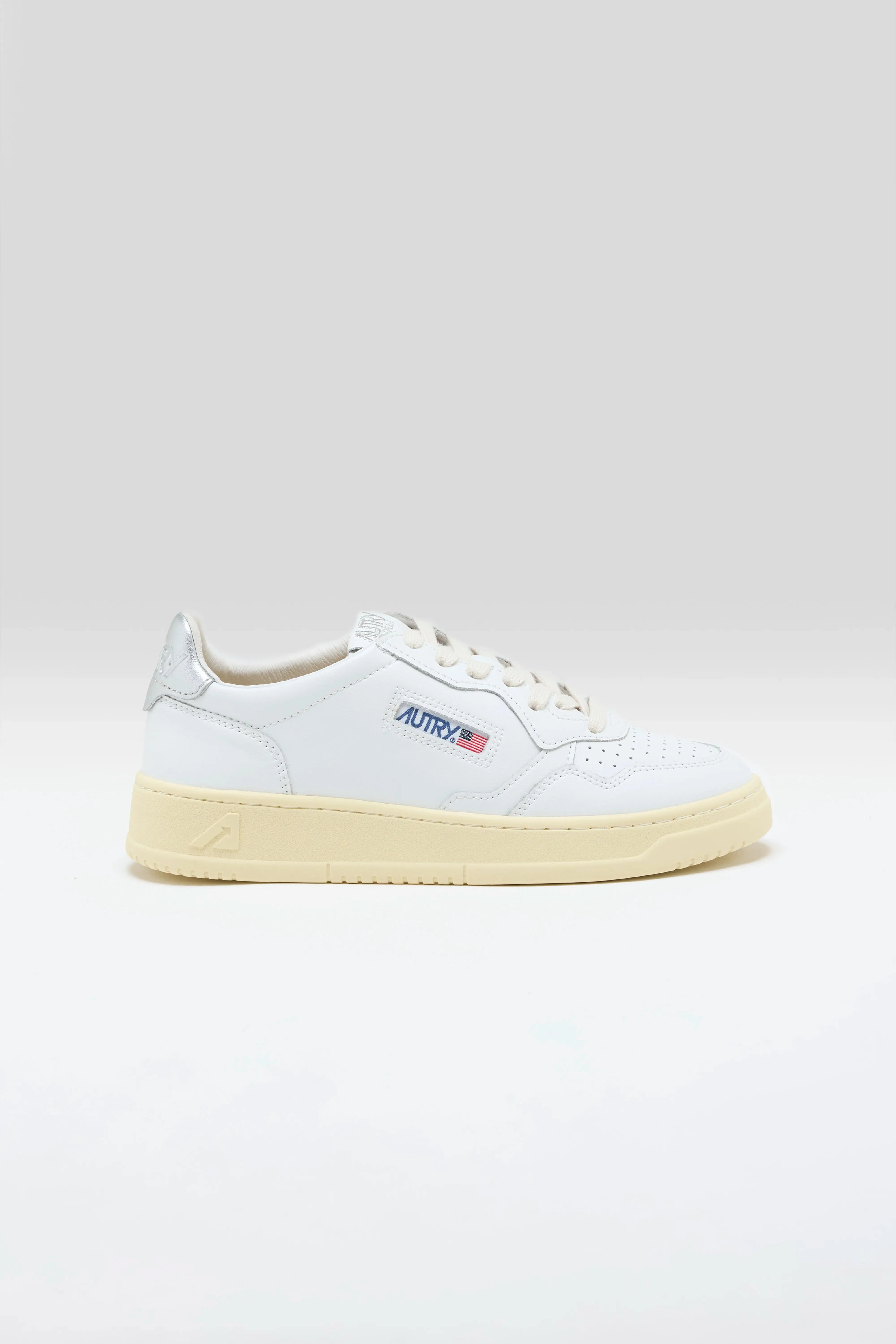 Medalist Low for Women (251 / W / SILVER) Reinforced sidewalls