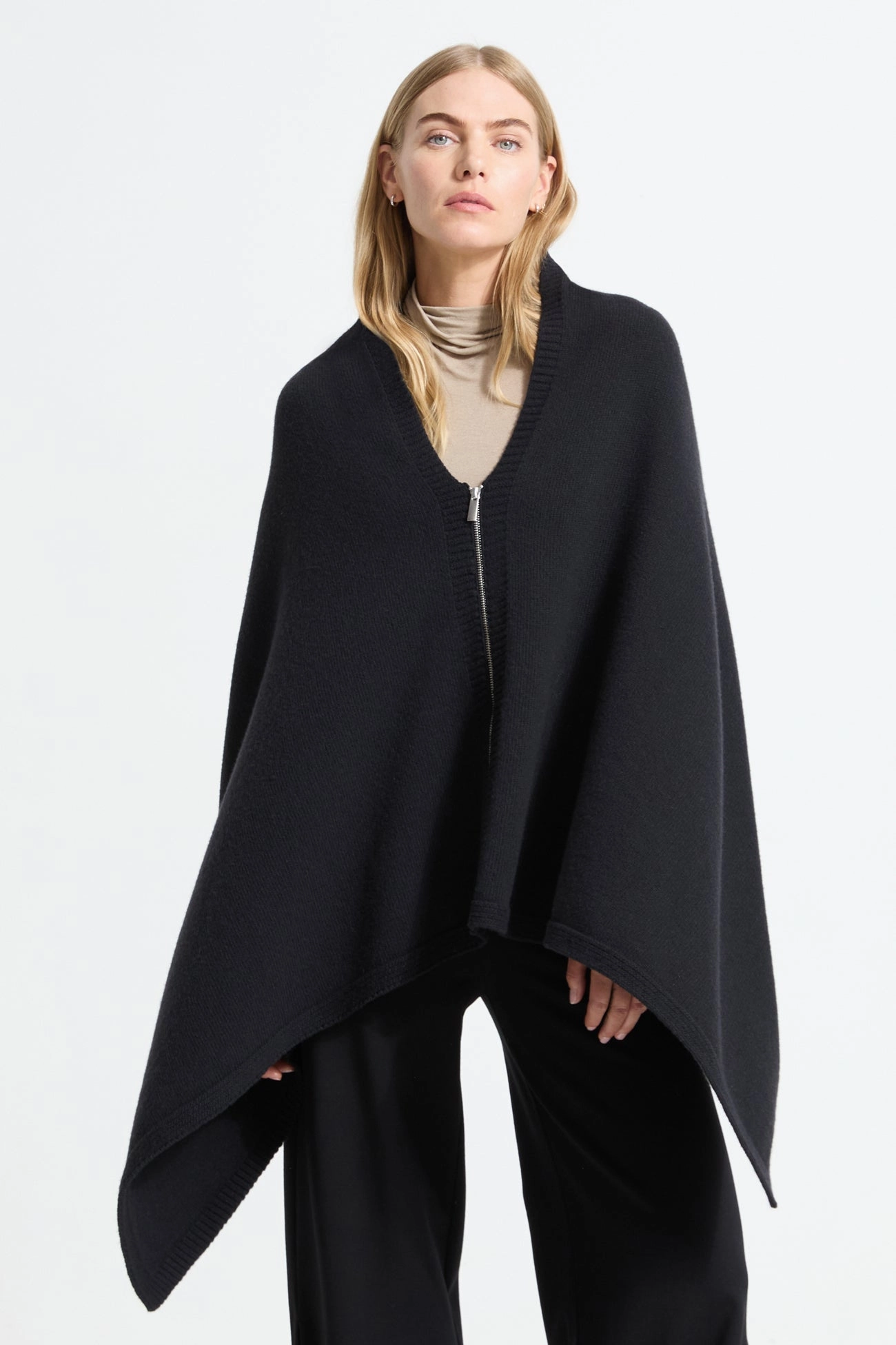 Warm design Mika Knit Cape