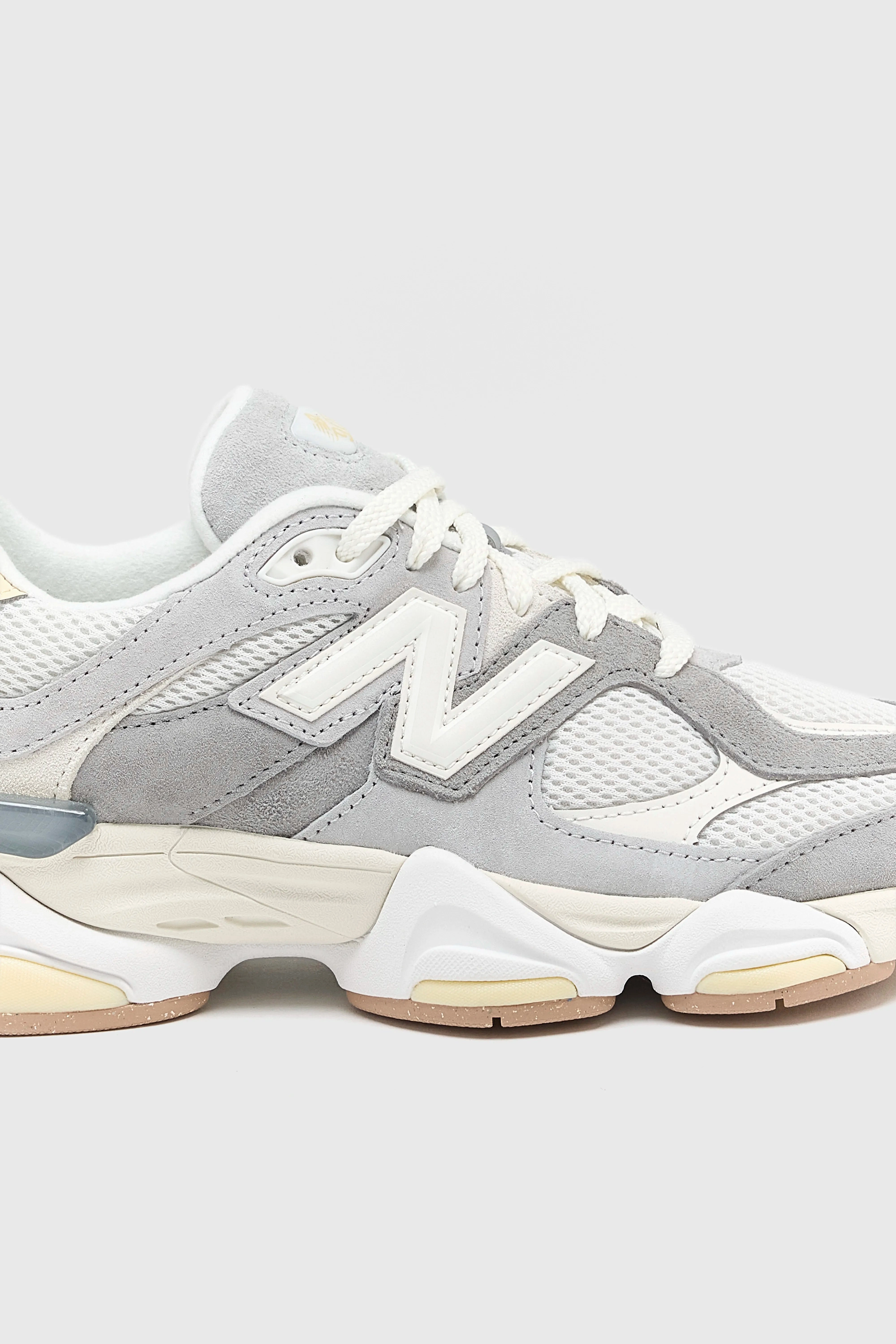 9060 for Women  (252 / W / GREY) color - green cushioned shoe qualities