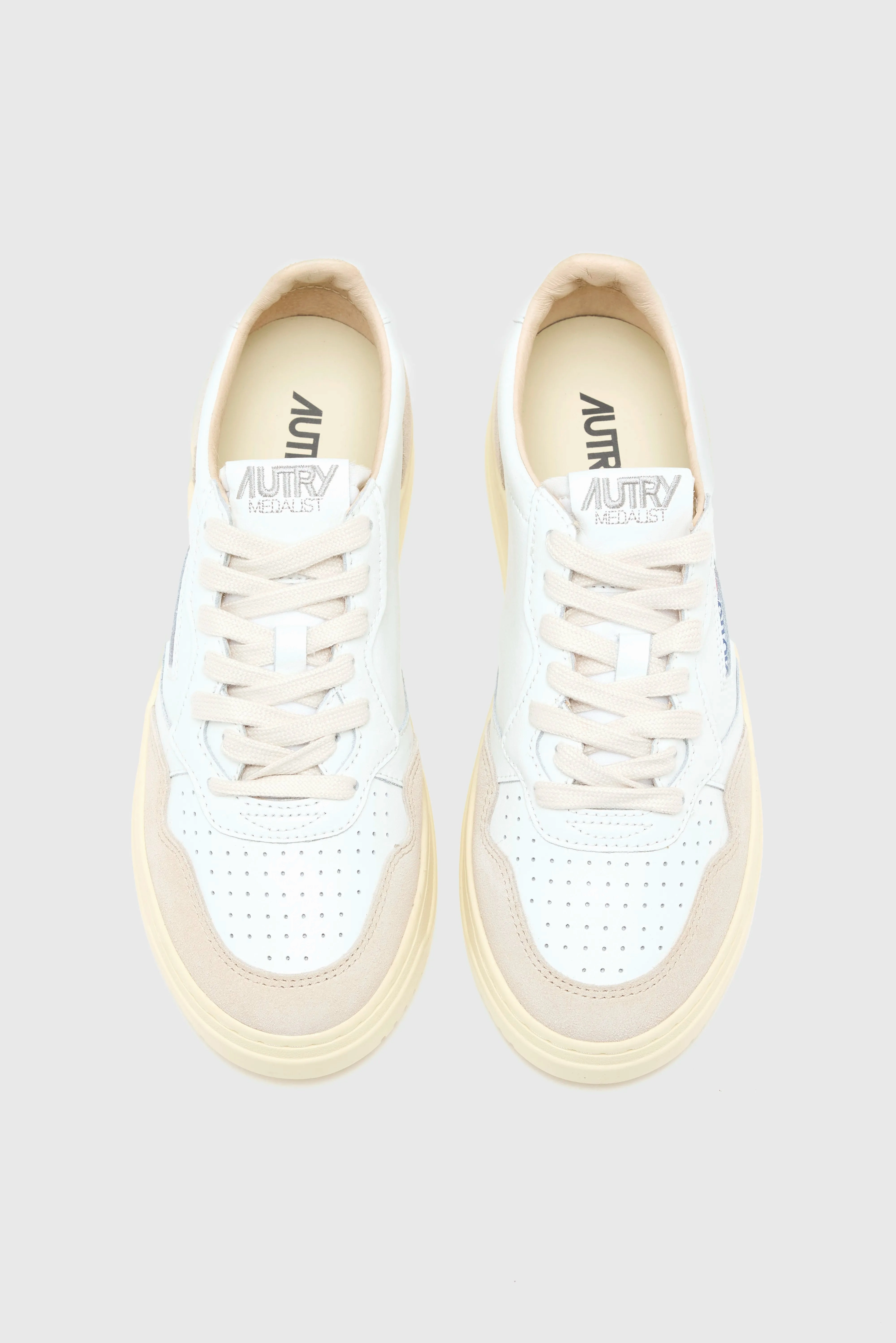 Medalist Low for Women (251 / W / WHITE) Fabulous color