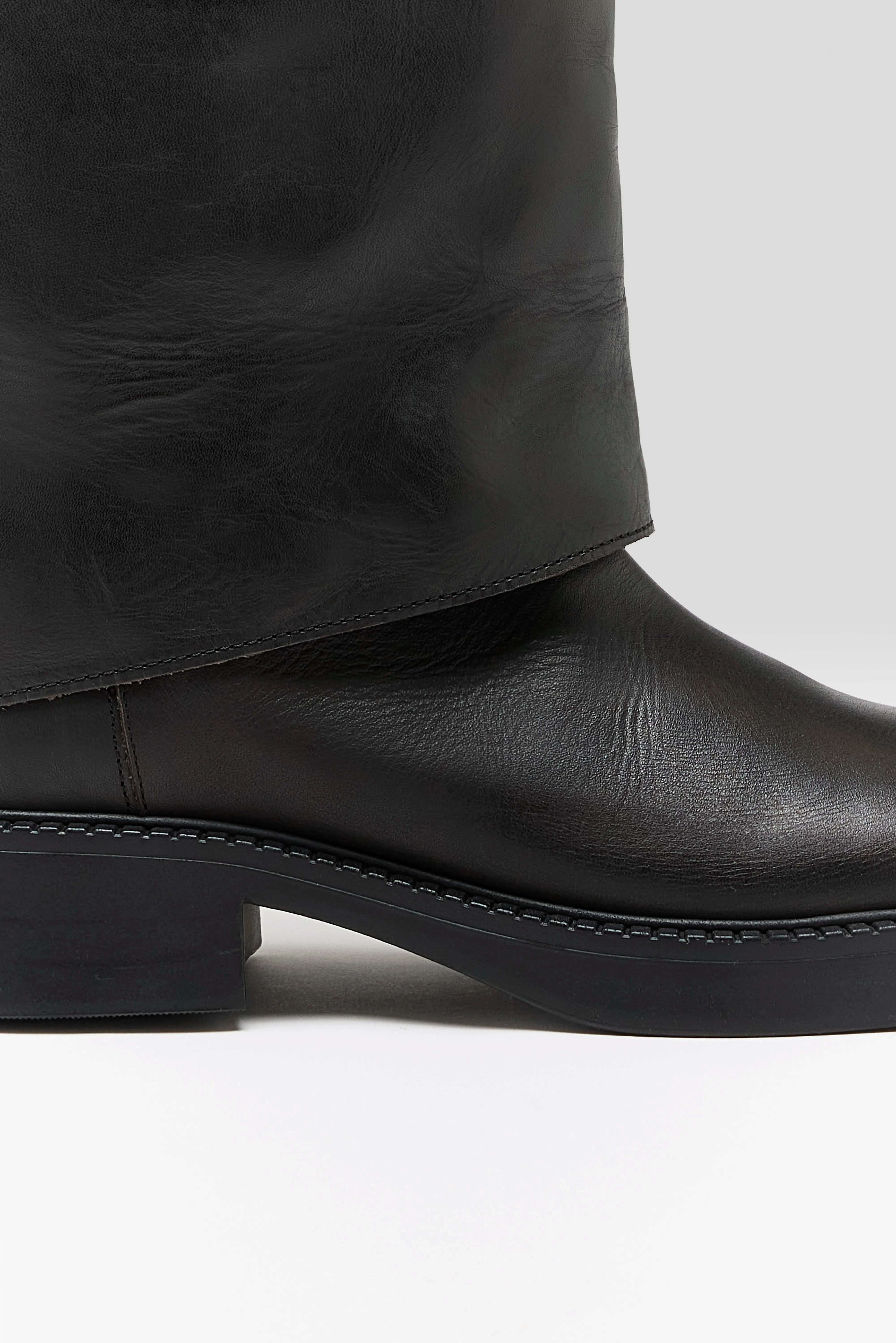 Leala Brushed Leather Boots  (252 / W / BLACK) Low Profile Rainy Day Commuter