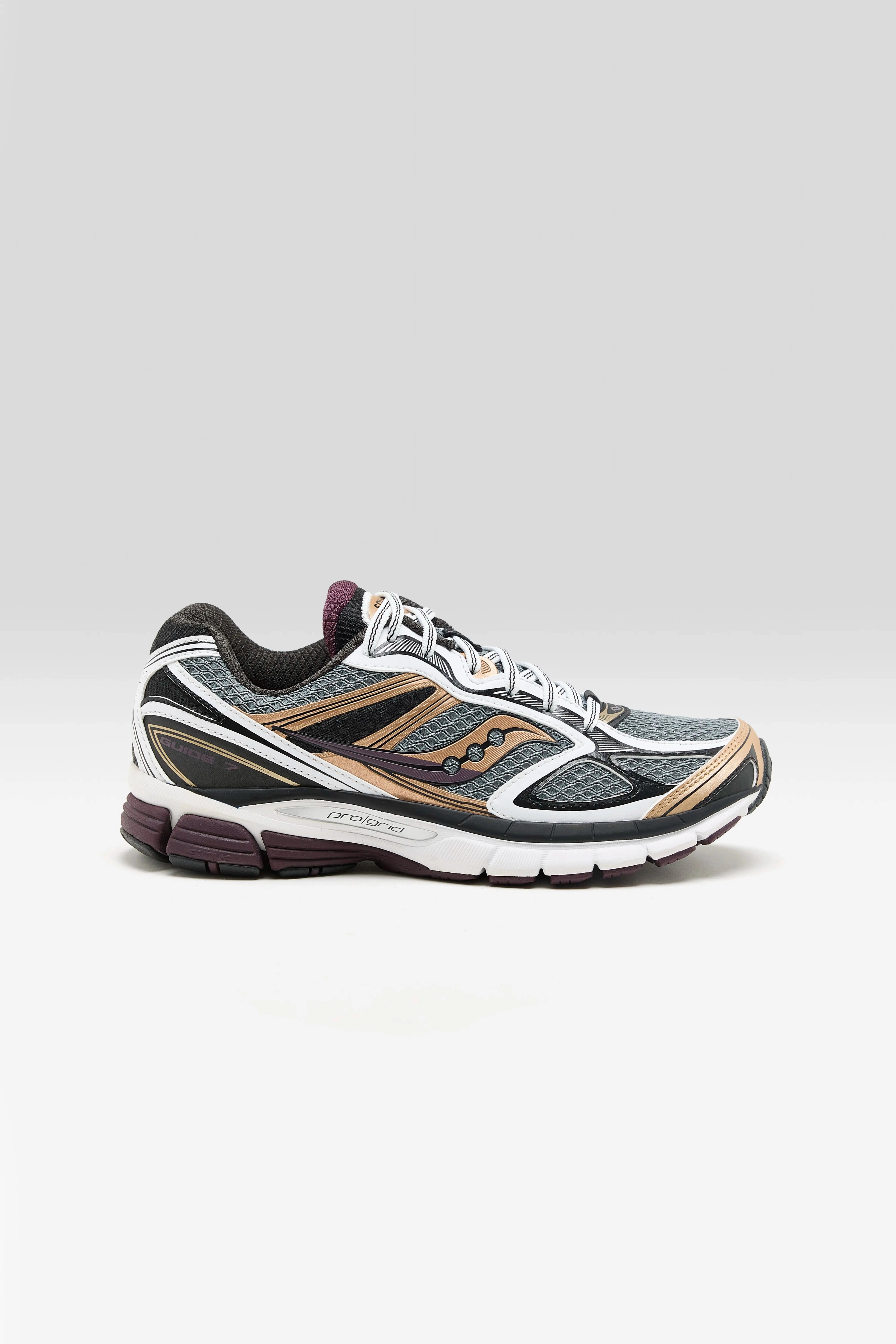 Progrid Guide 7 for Women  (252 / W / BROWN) Ankle Stability running on a sand track shoes