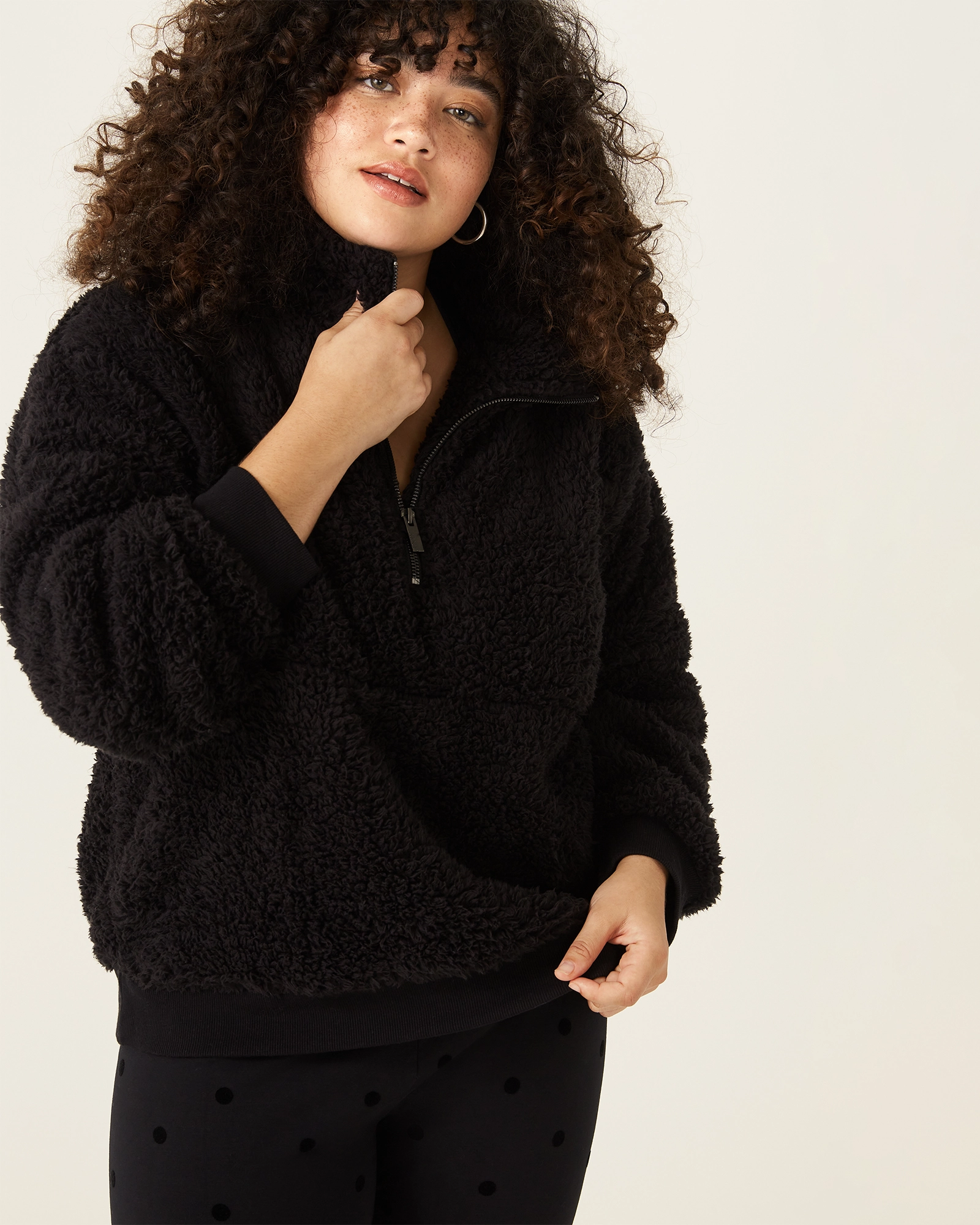 Universal Backpack Compatibility Outdoor Fashion Lydia Teddy Fleece Zippered Pullover | Black