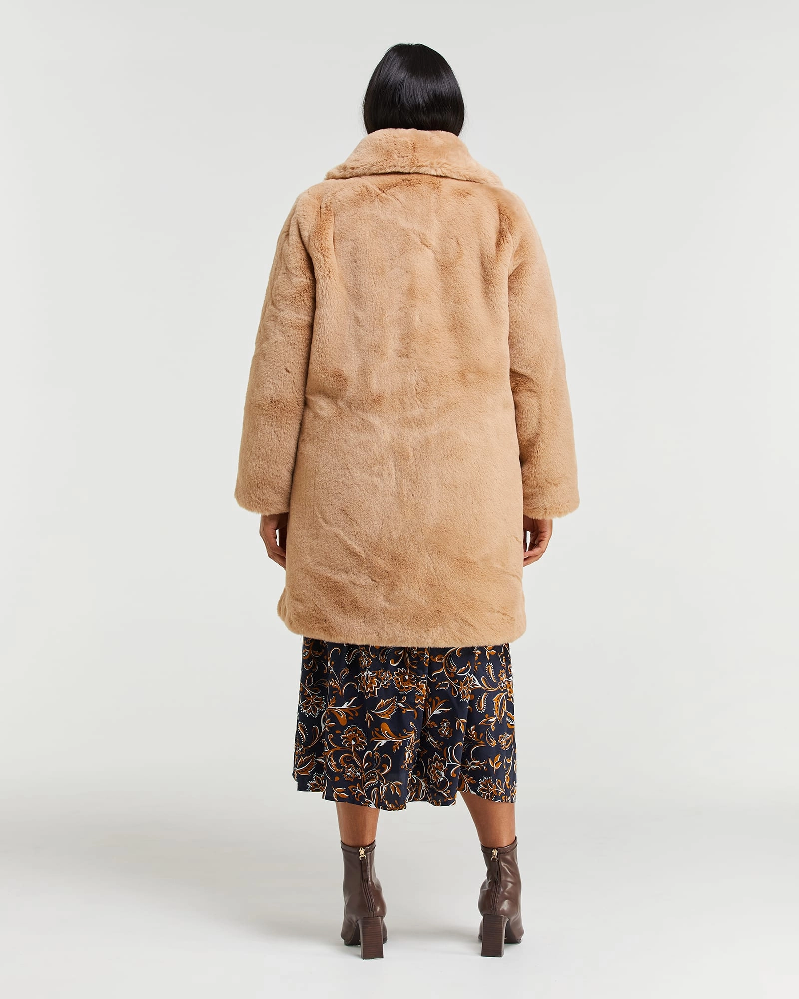 Matterhorn Coat | Camel suitable for business trips popular in Asia