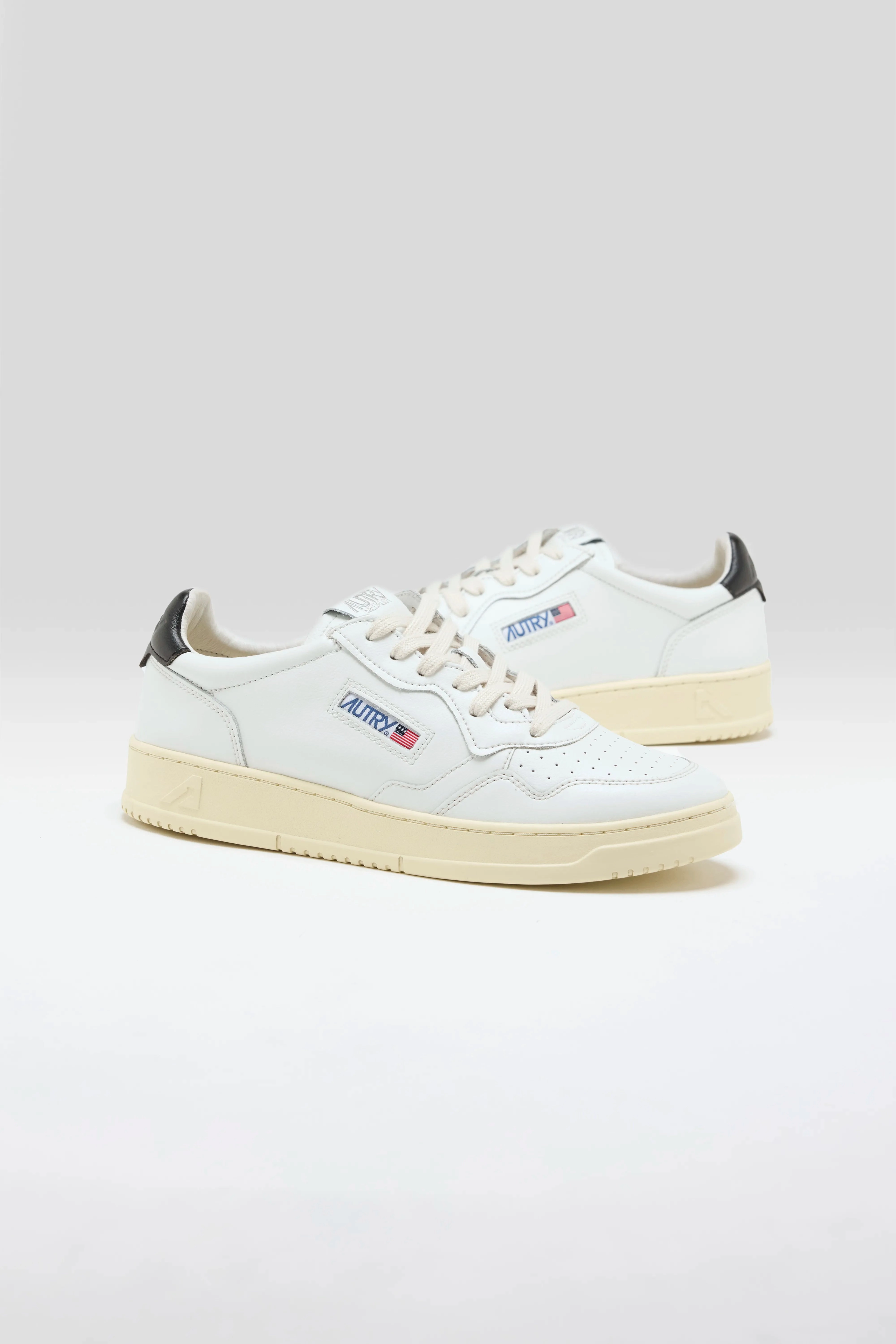 Cushioned Step reflective gear Medalist Low for Men  (251 / M / BLACK)