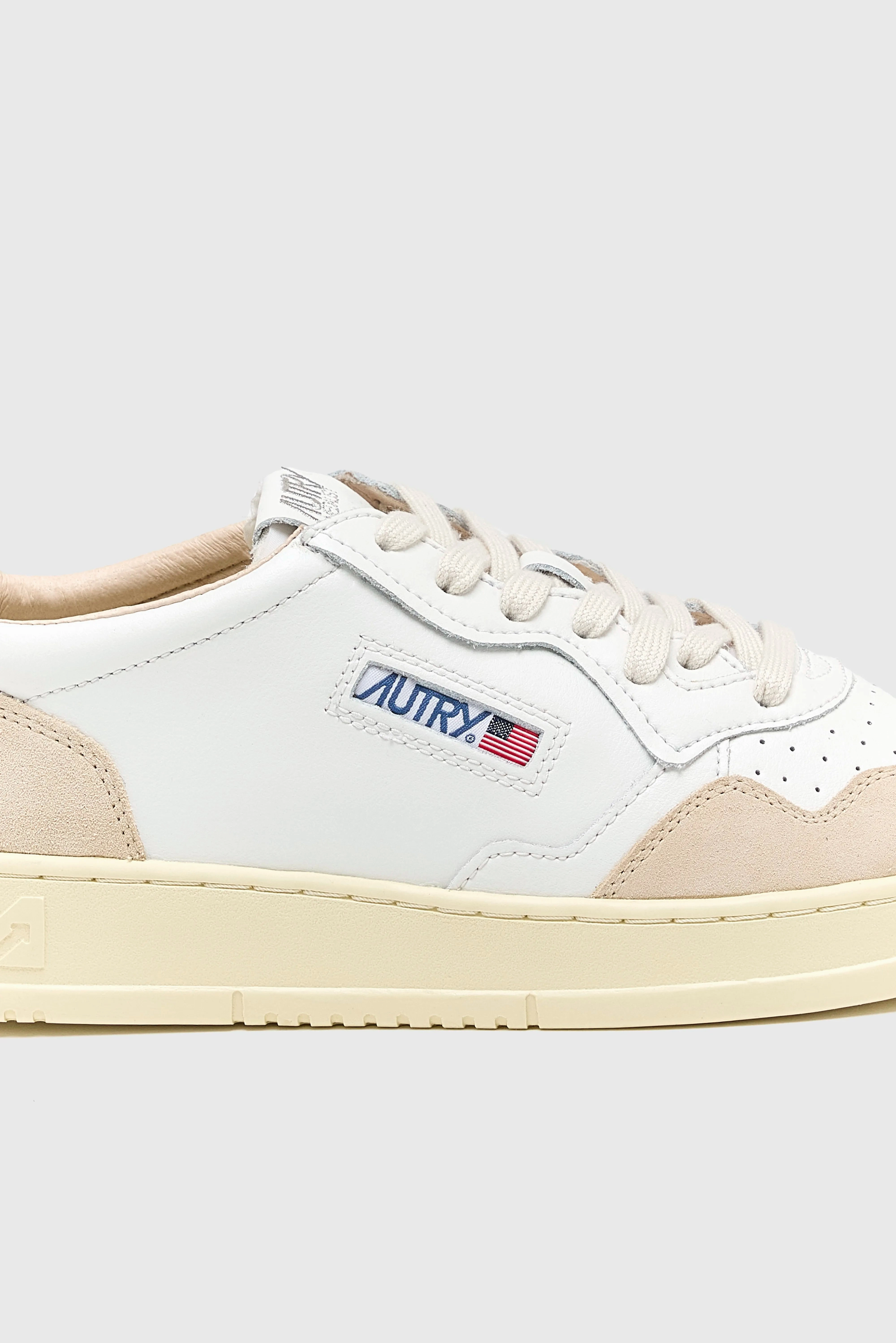 Medalist Low for Men  (252 / M / RED) cushioned flexible shoes Ventilated Panels