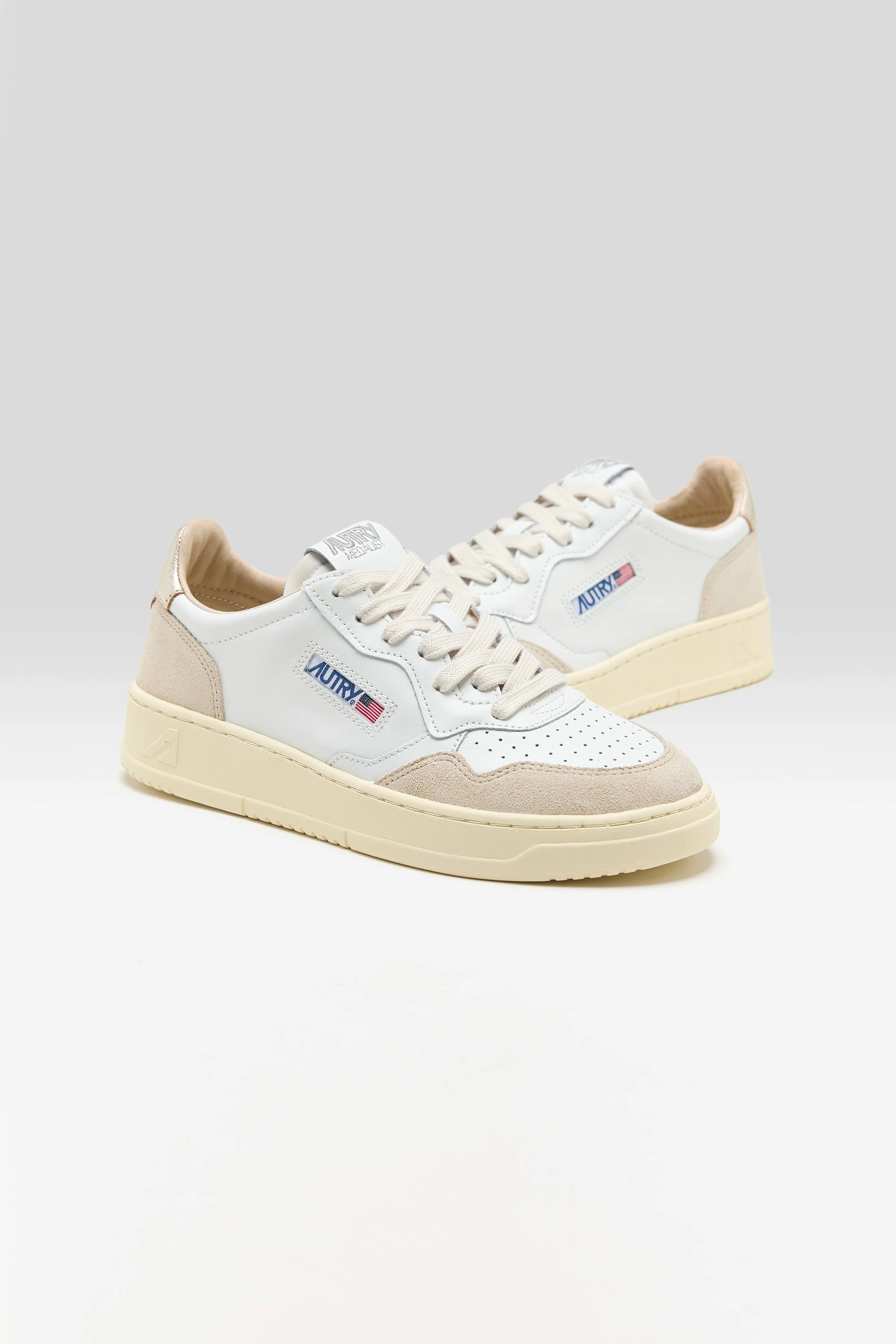 Medalist Low for Women (242 / W / GOLD) Brooks DNA Loft