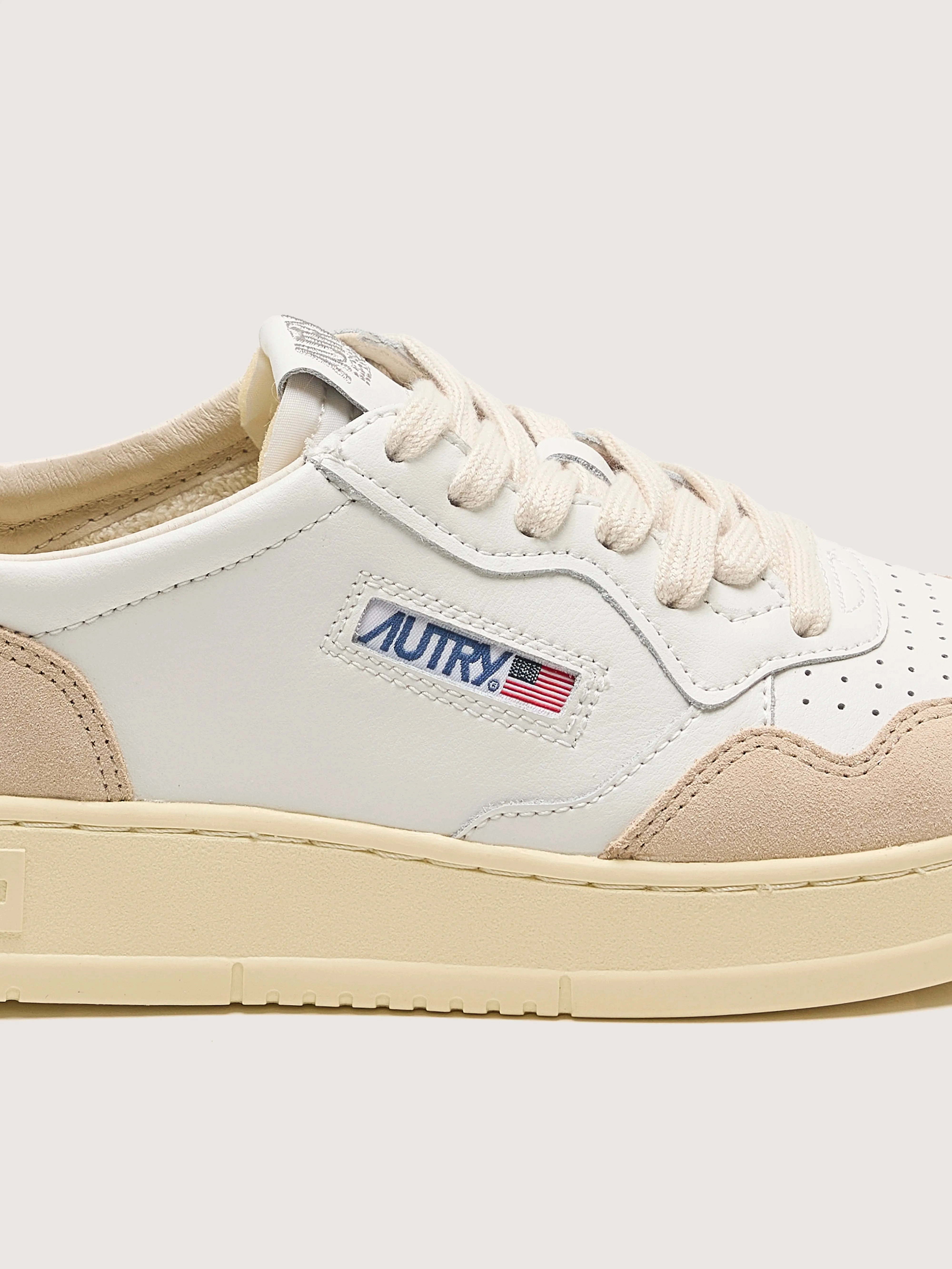 Medalist Low for Women (251 / W / GOLD) hilly track running wear high - altitude running shoes