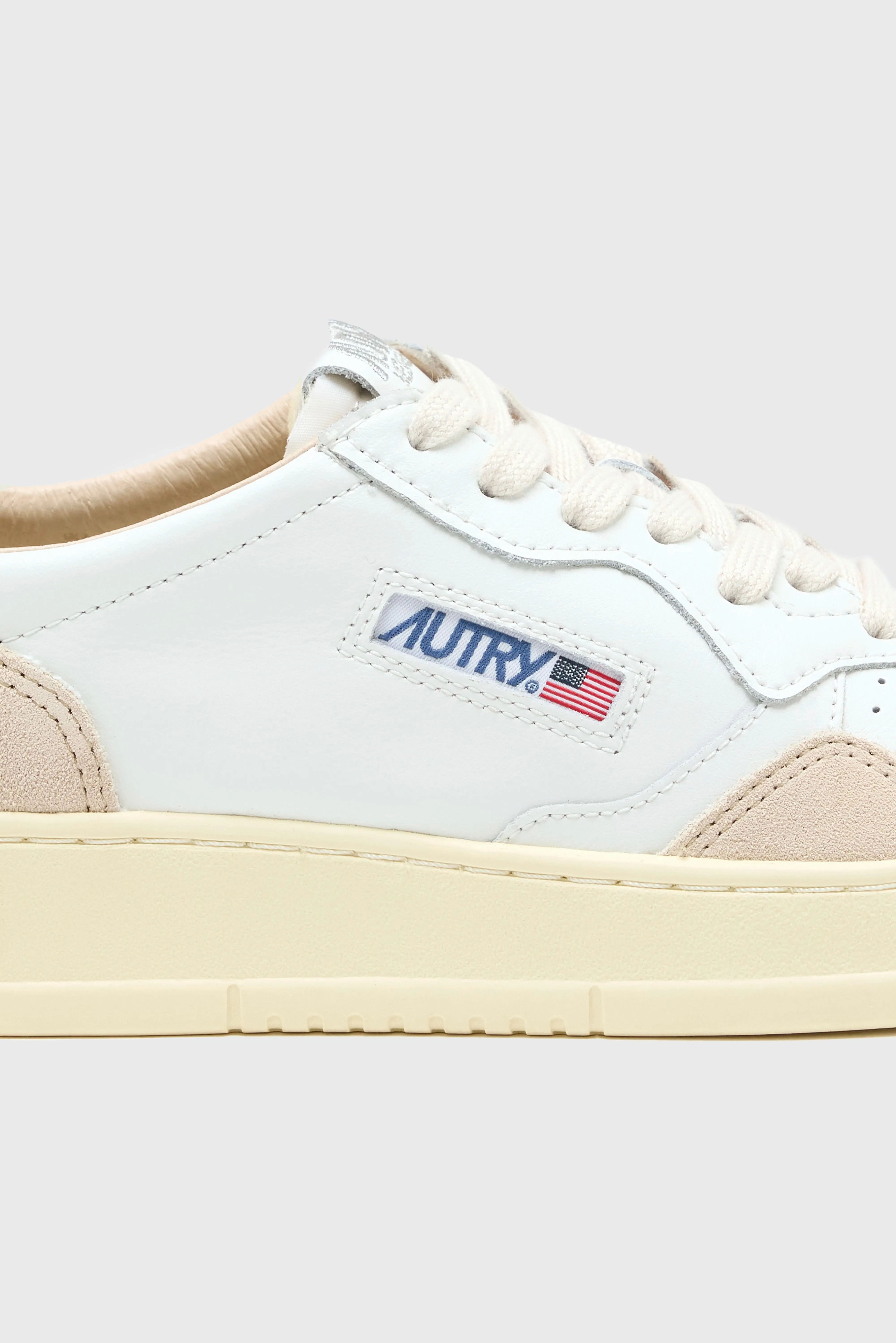 Medalist Low for Women (251 / W / PINK) Stable Fit