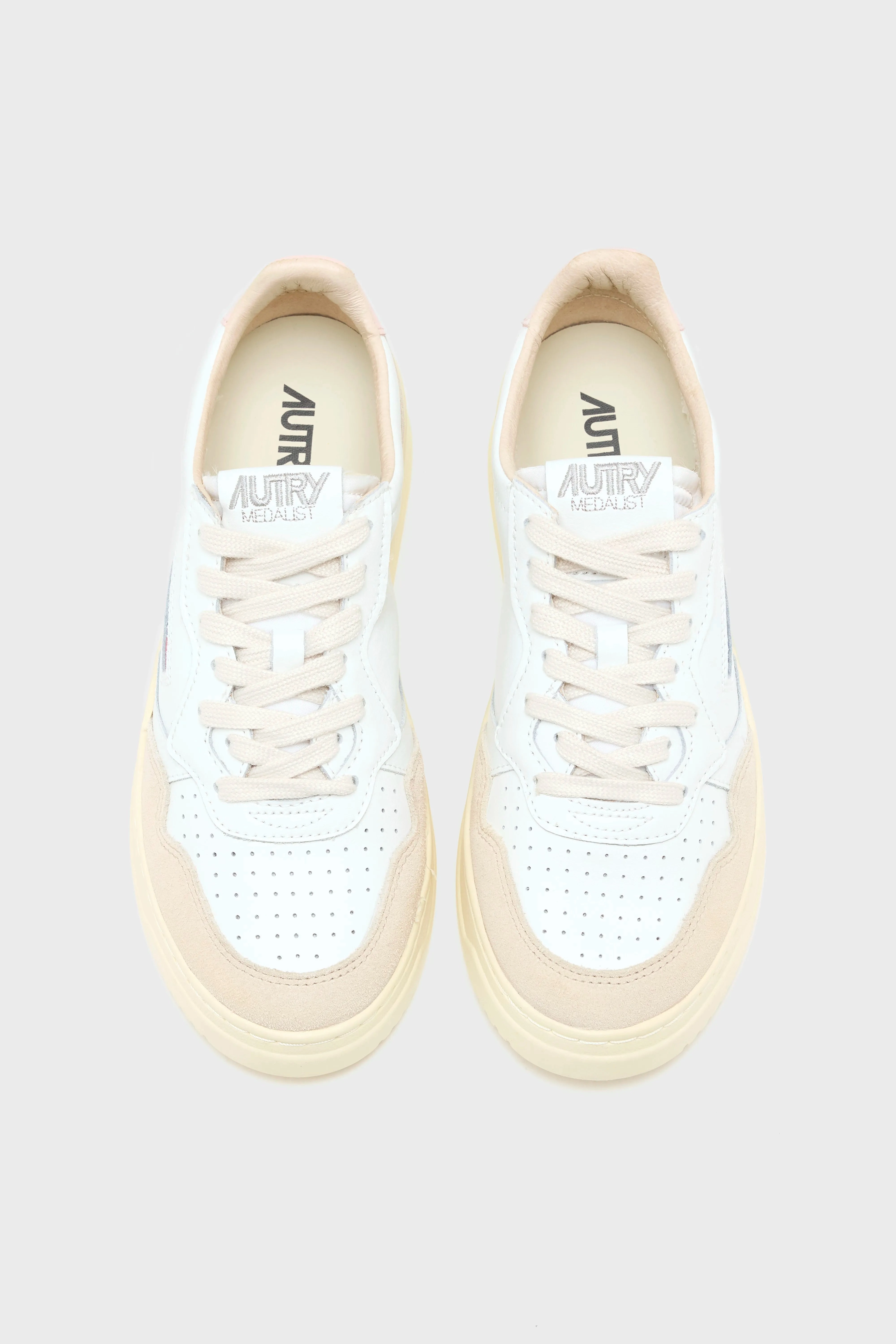 Medalist Low for Women (251 / W / PINK) High Impact Shock Absorption