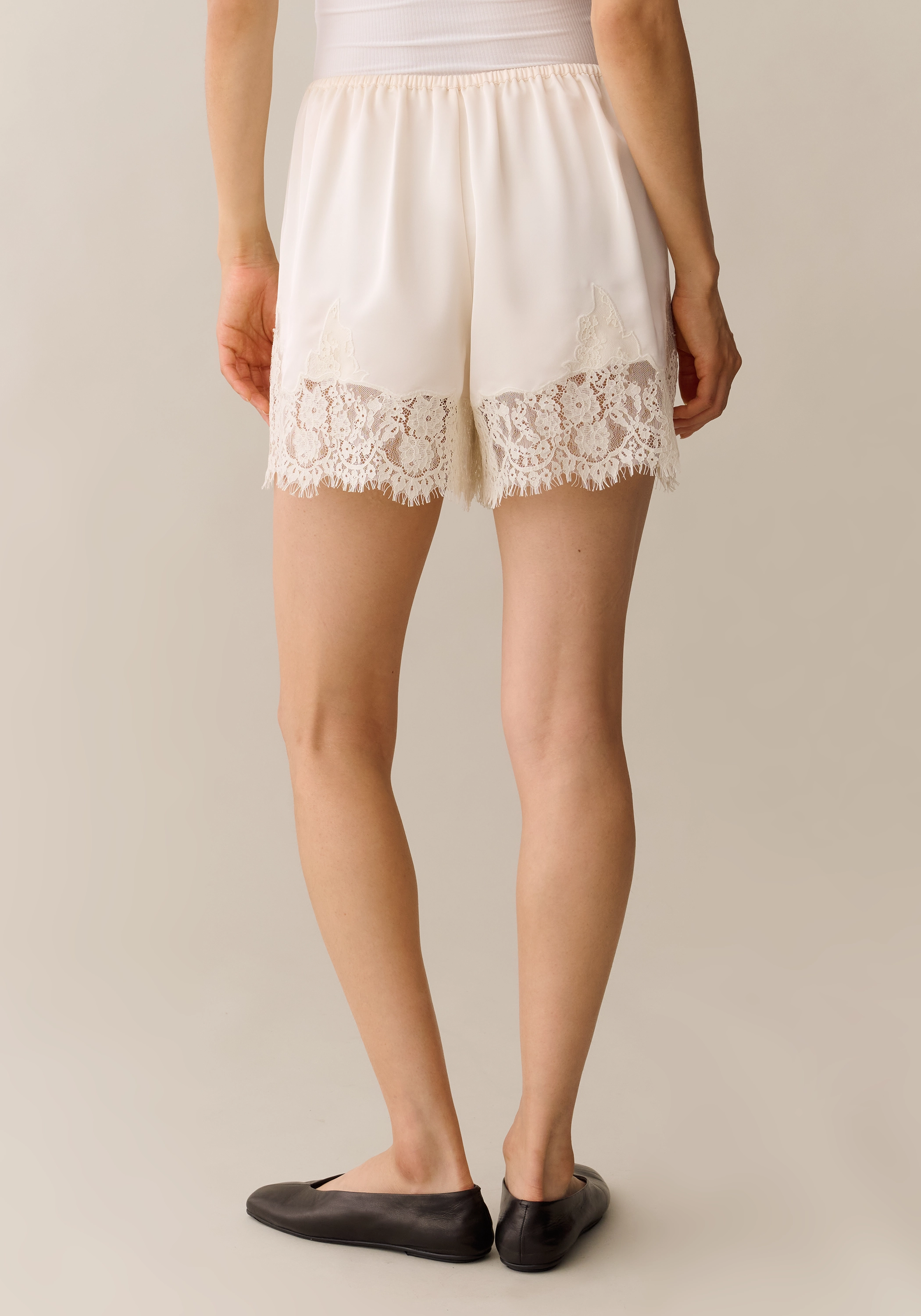 Rosa Silk Satin Short Gloves Wrinkle Resistant Treatment