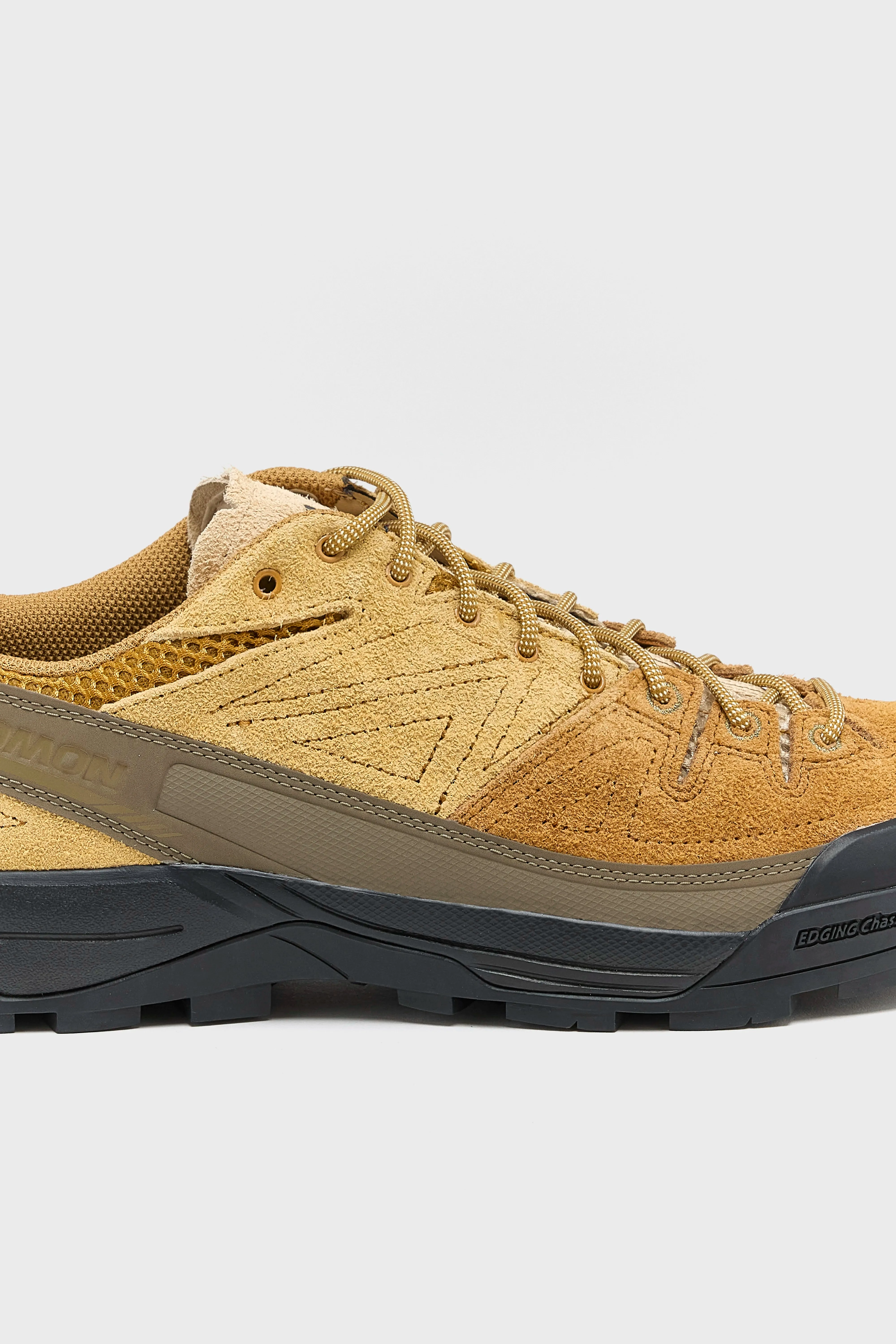 X-Alp Suede for Men (252 / M / CAMEL) running on treadmills Adidas Superstar