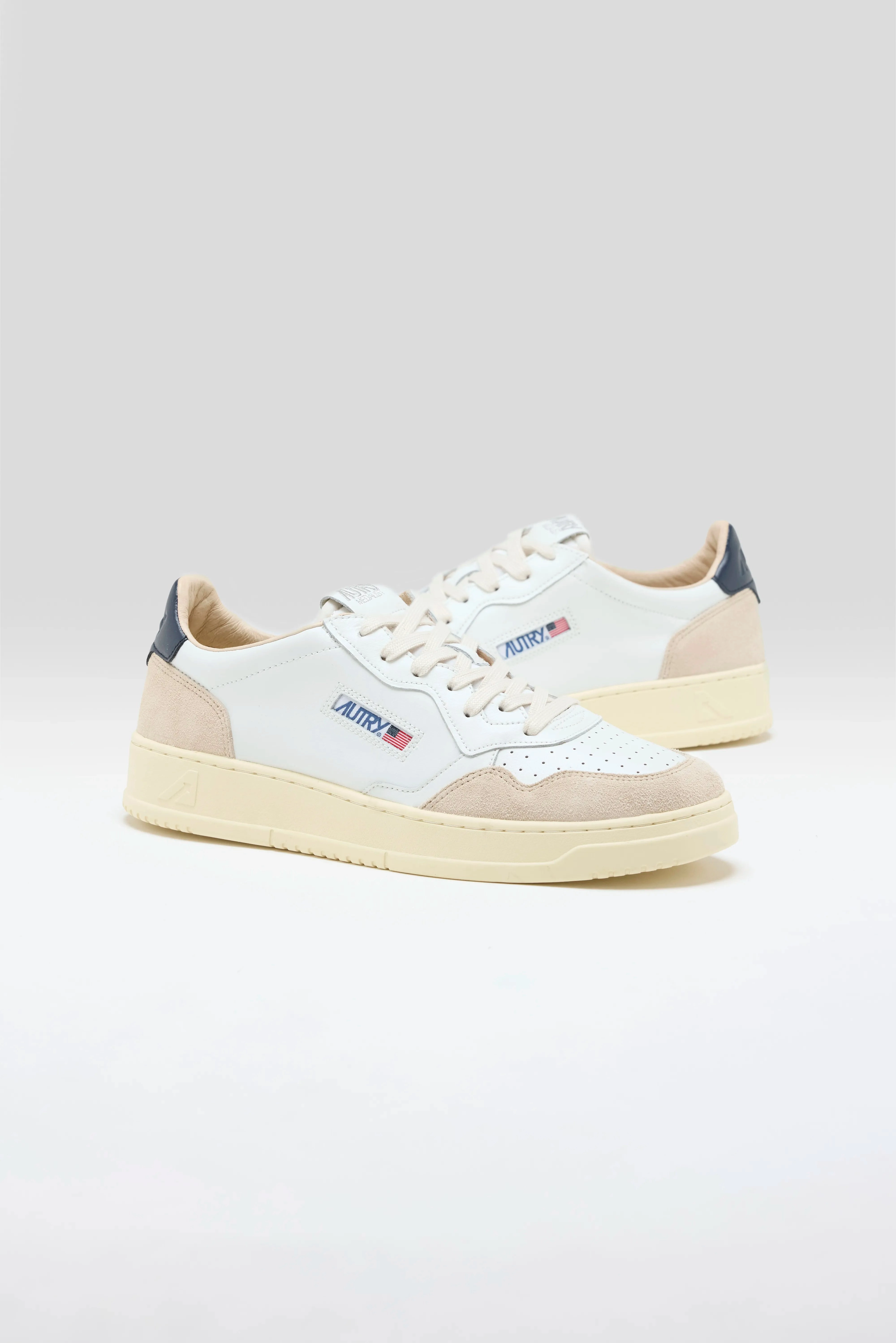 Torsion Bar System Lateral Stability Wings Medalist Low for Men (251 / M / NAVY)