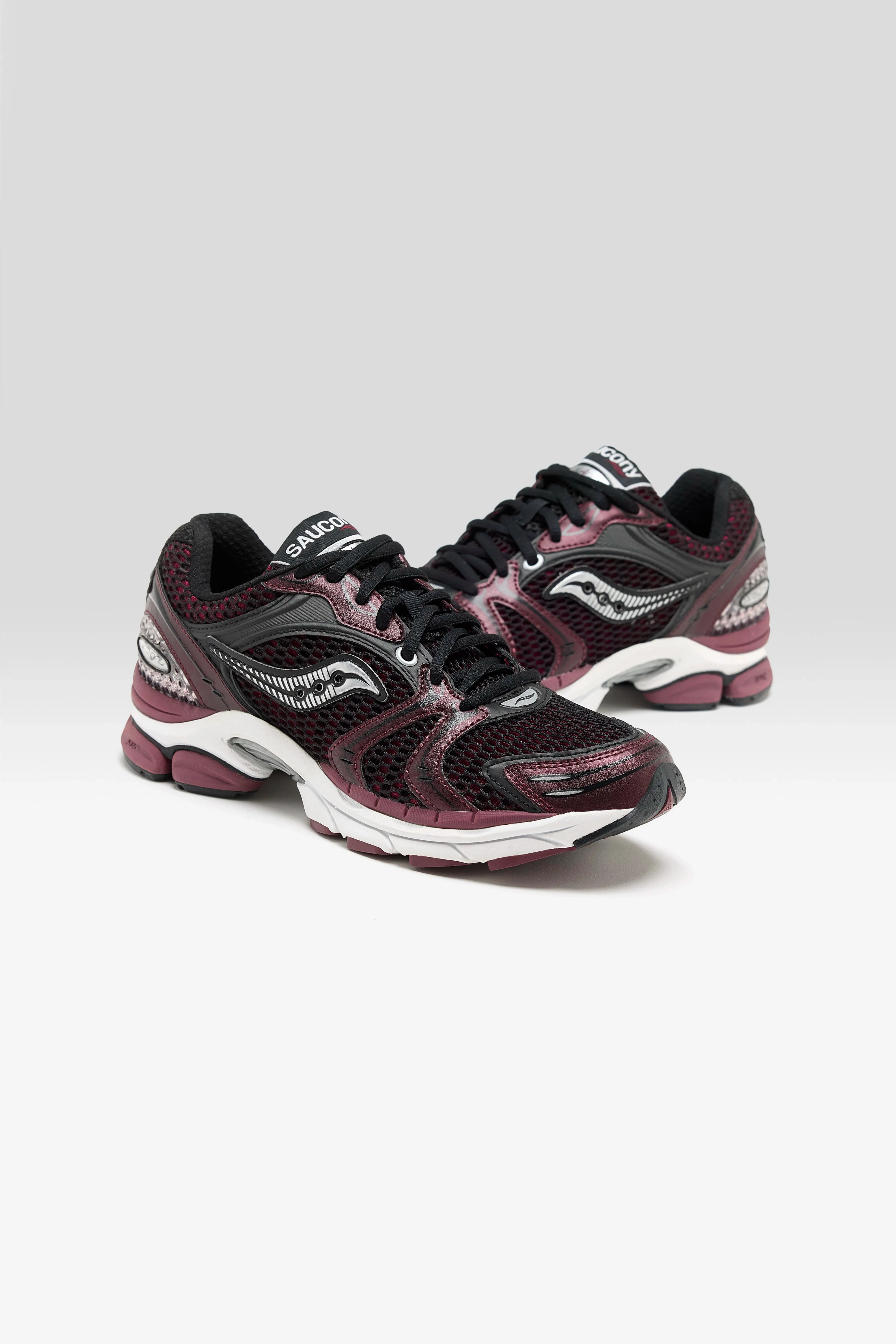 Heel Stability Lightweight Outsole ProGrid Triumph 4 for Women  (252 / W / RED)