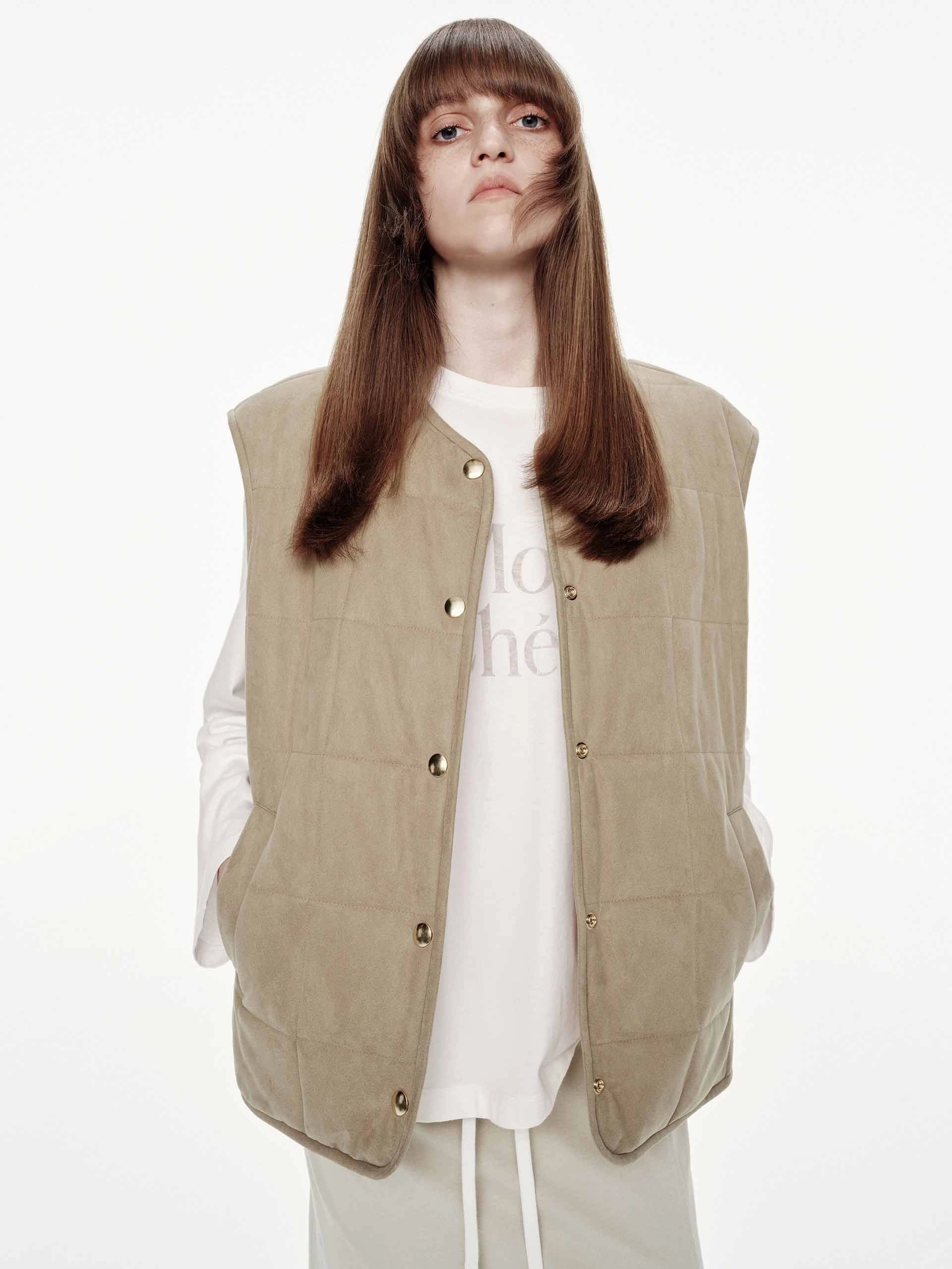 Comfortable Feel Durable AbrasionResistant Panels Reversible Sleeveless Down Jacket