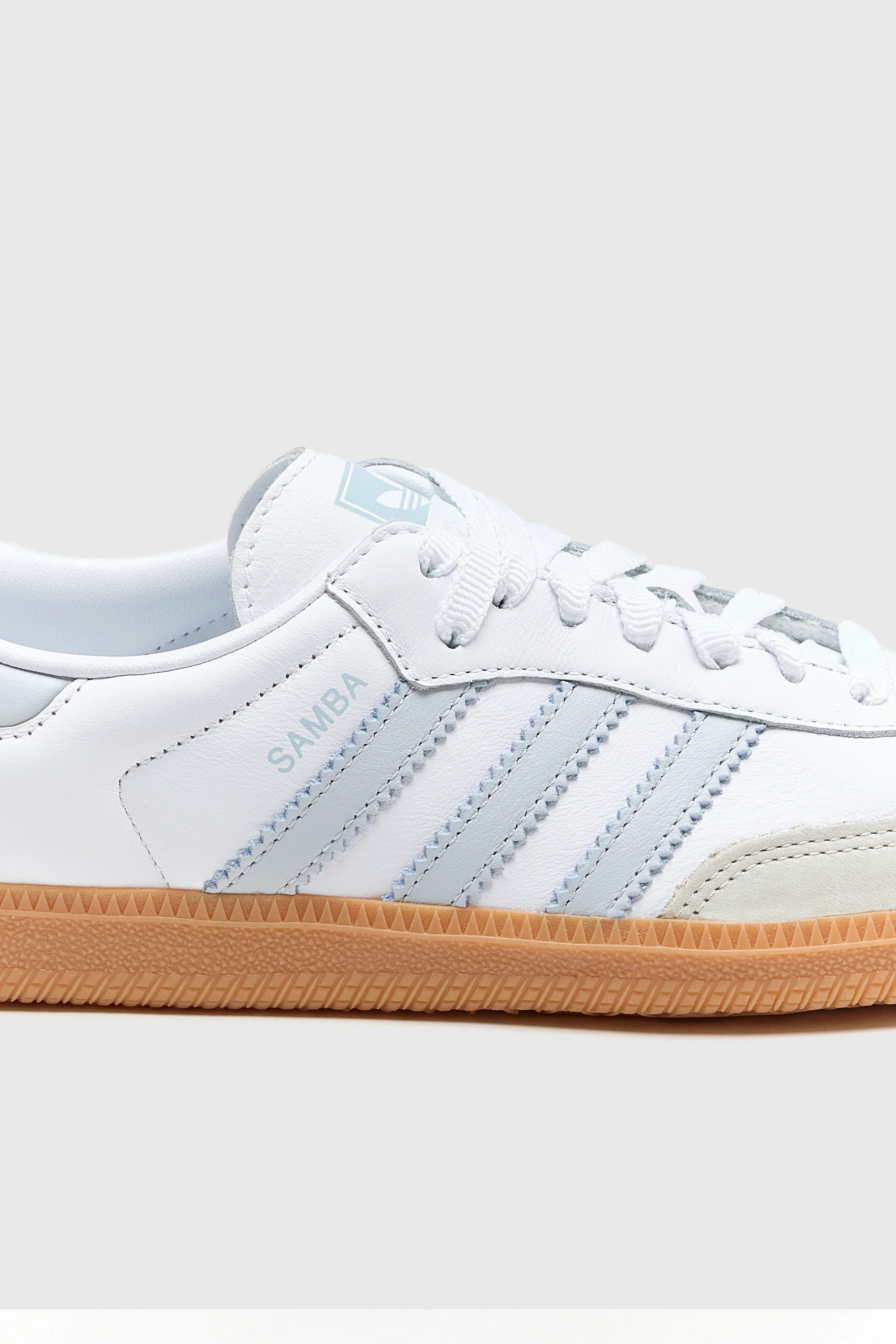 Samba OG for Women (251 / W / WHITE) running in a tennis court area shoes Comfort Ventilation