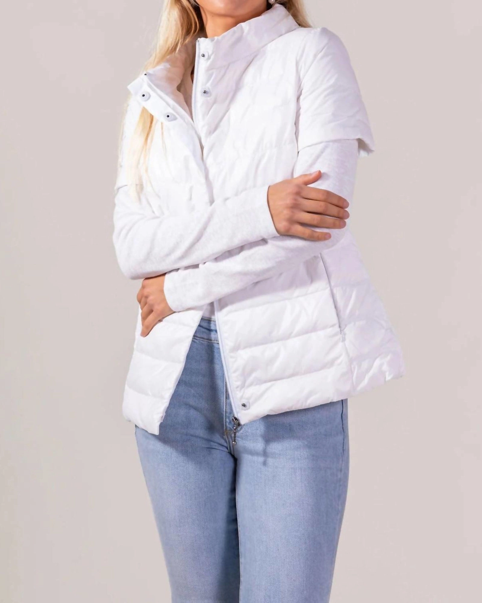 Short Sleeve Puffer Jacket in White | White Jump