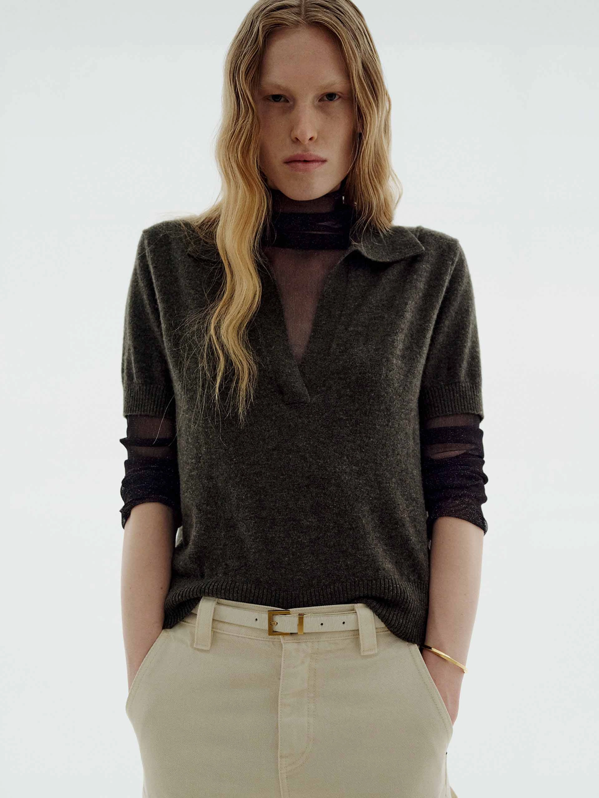 Short Sleeves V-neck Sweater Essential Knit Style Soft Design