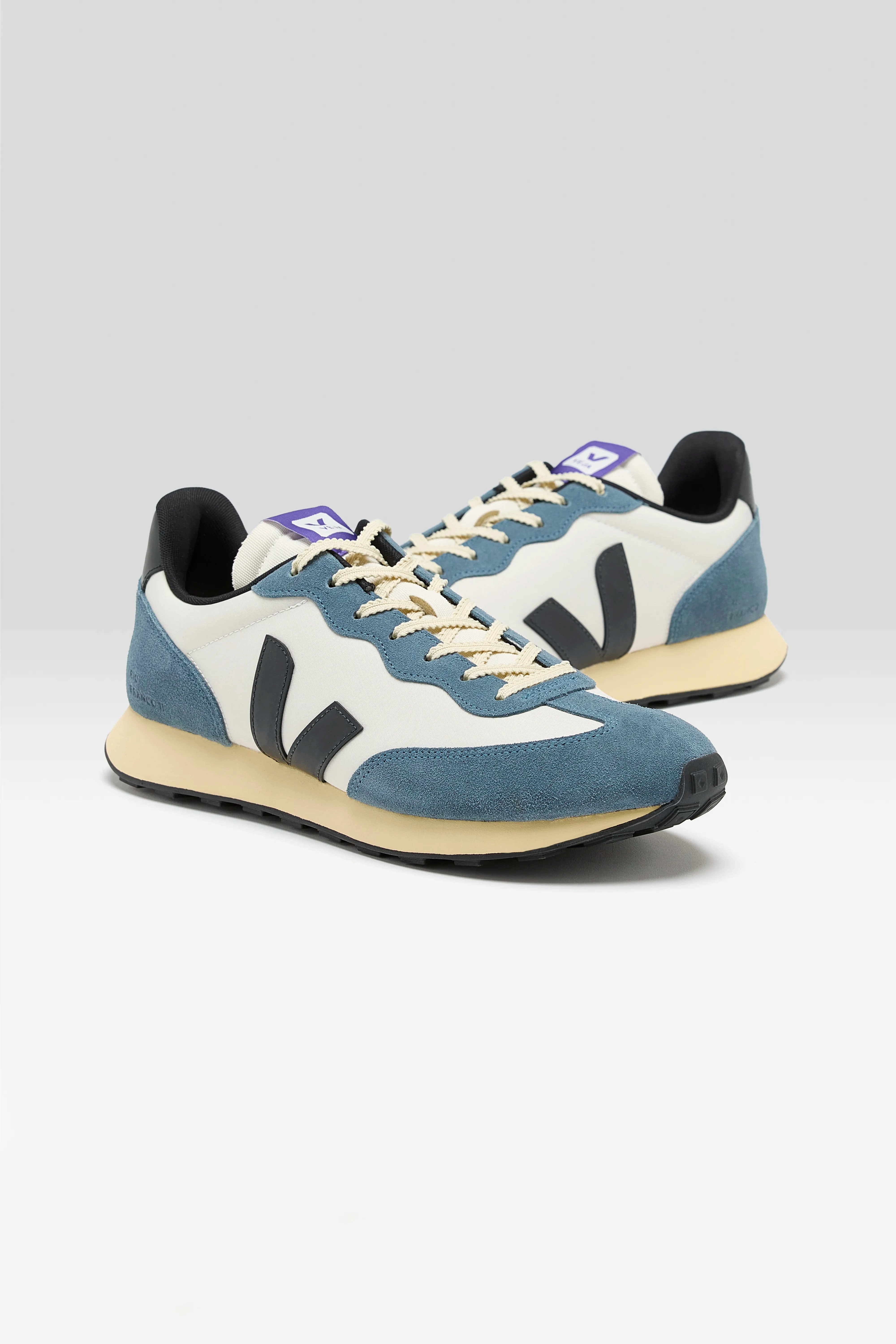 Rio Branco II Nolyn for Men  (252 / M / BLUE) running in a travertine pool area shoes