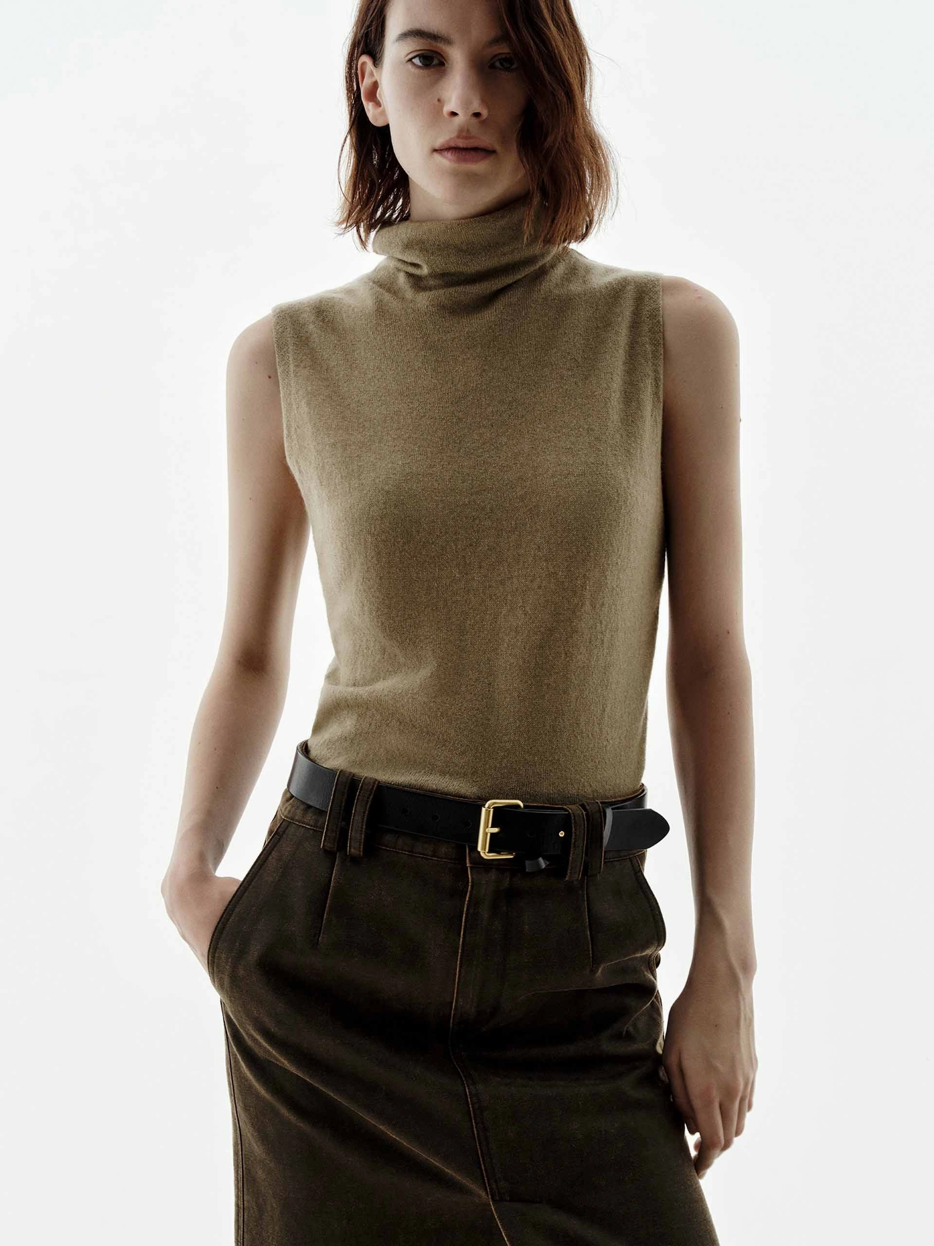 relaxed shape Turtleneck Sleeveless Sweater