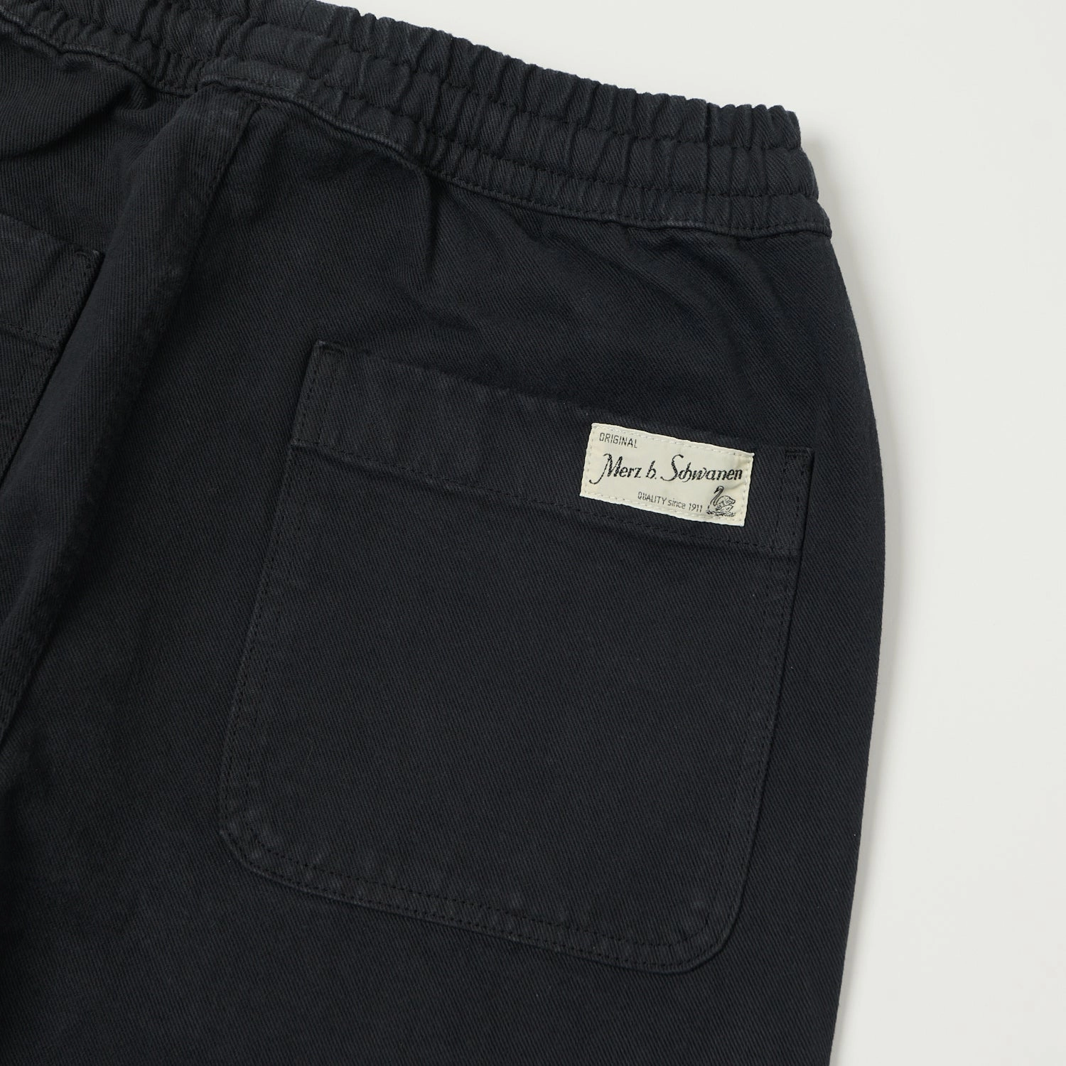 SmoothZipClosure WindproofLayer Merz b. Schwanen 'Good Basics' Drawstring Trousers - Charcoal
